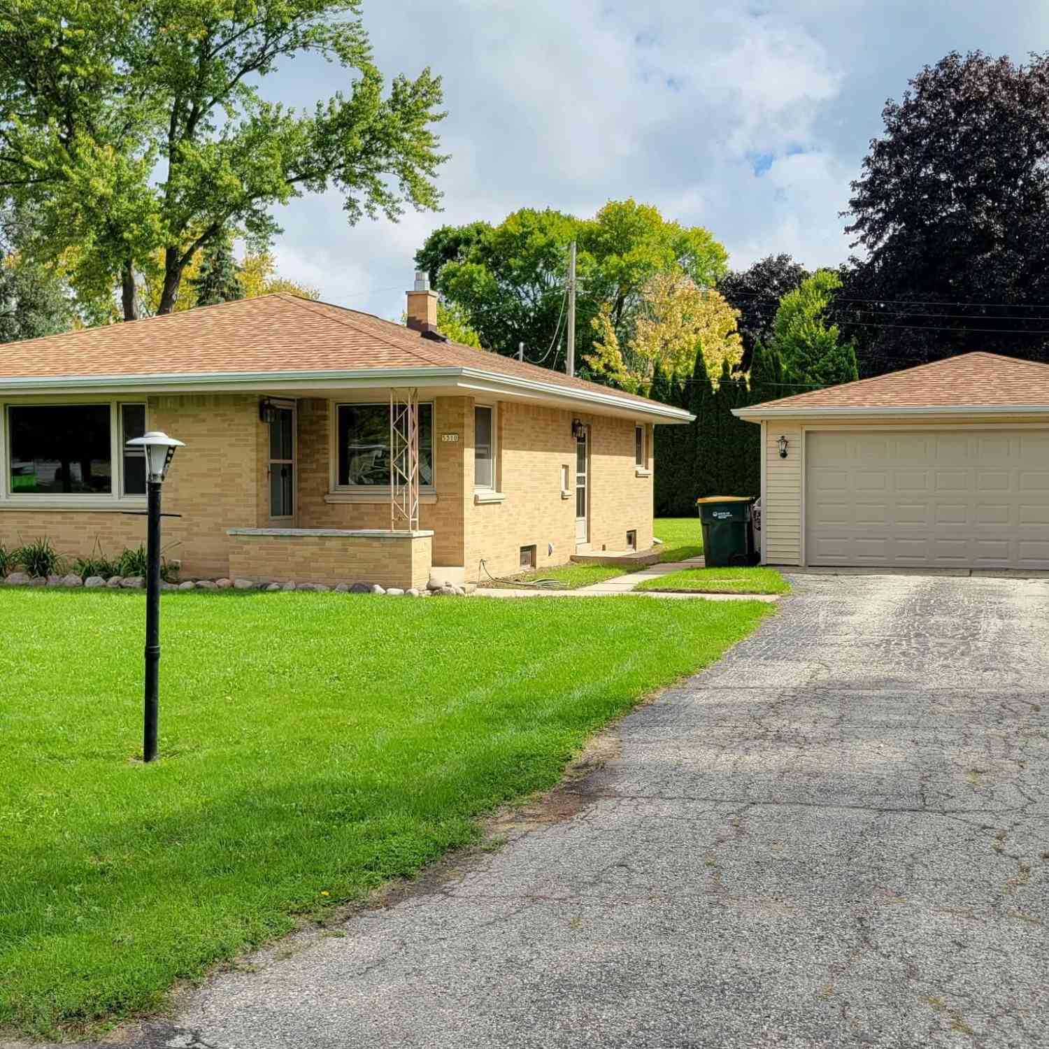 Homes For Sale - 5310 S 115th<br/> Milwaukee County, Hales Corners, WI 53130