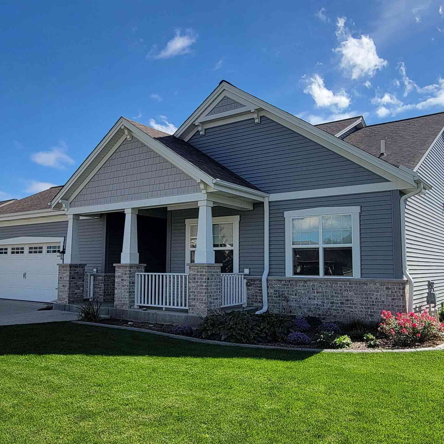 Homes For Sale - 909 Meadowgate<br/> Waterford, WI 53185