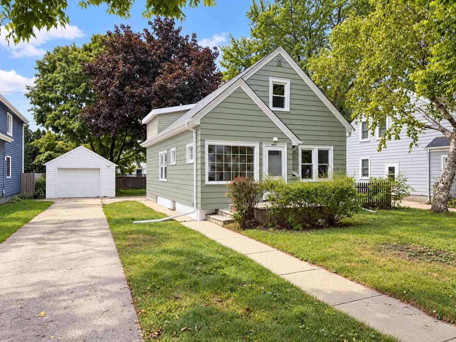 Homes For Sale - 4937 N Hollywood<br/> Whitefish Bay, WI 53217