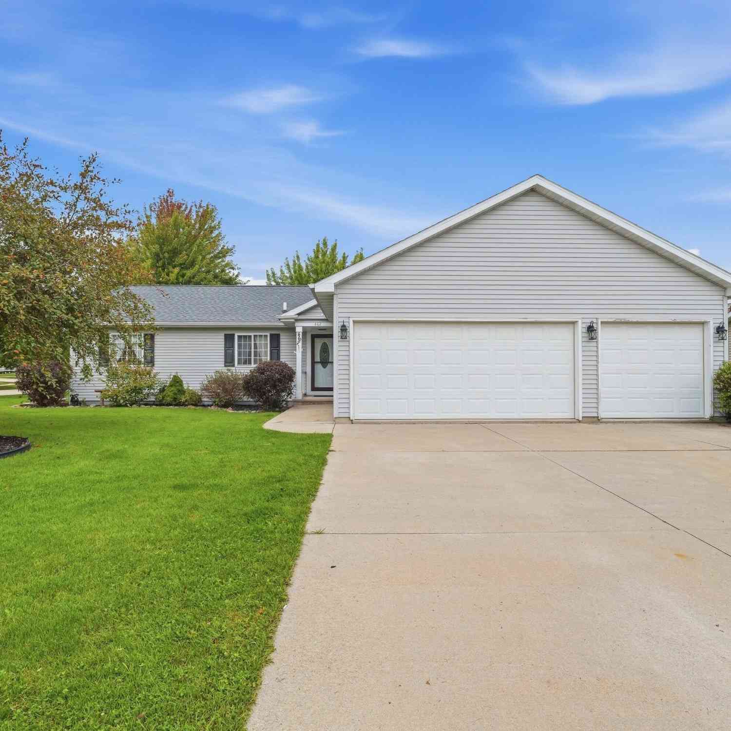 Homes For Sale - 462 Rockrose<br/> Fond Du Lac, WI 54935