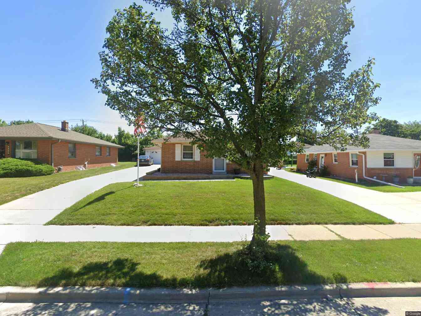 Homes For Sale - 2429 W Carpenter<br/> Milwaukee County, Milwaukee, WI 53221