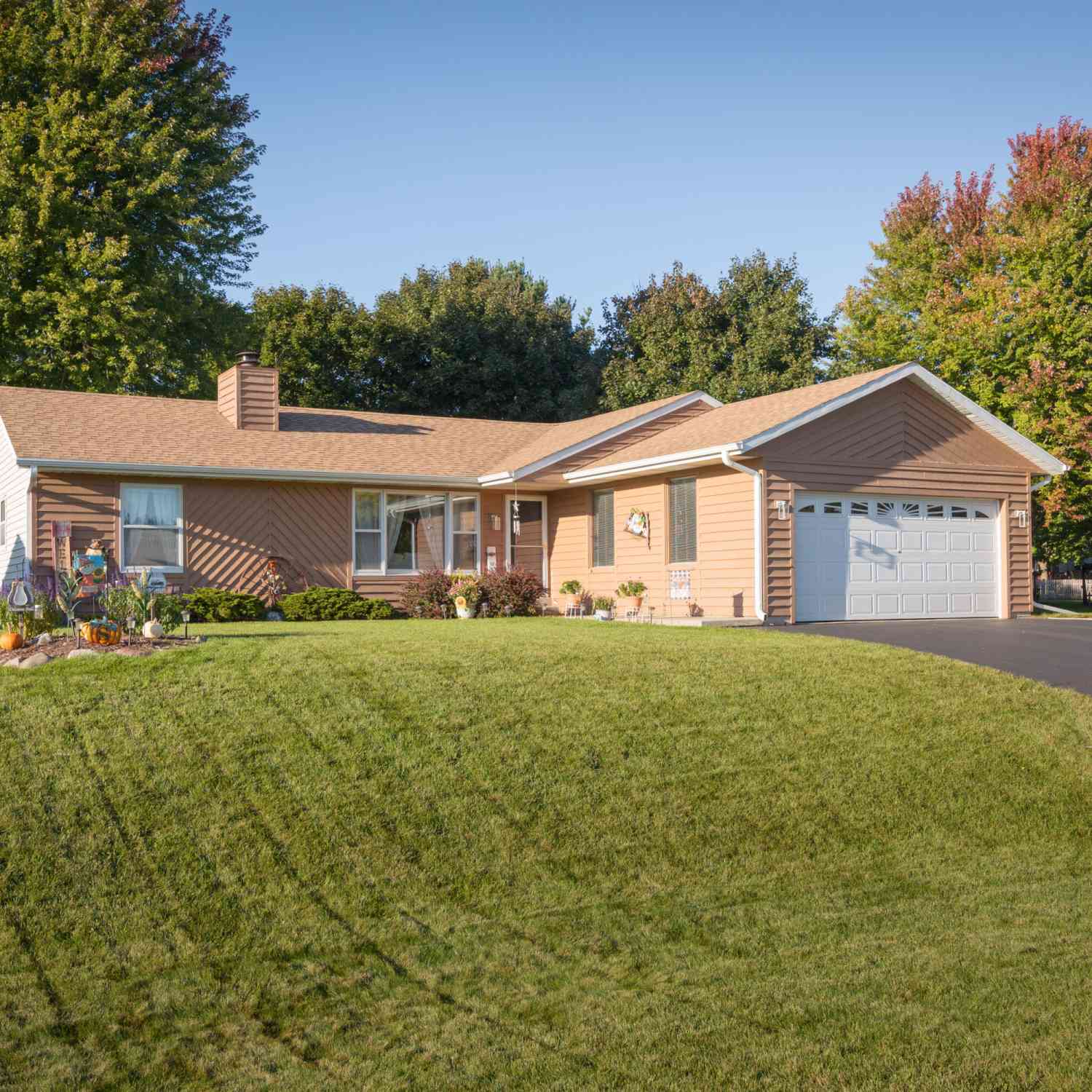 Homes For Sale - 5616 Stonefield<br/> Hartford, WI 53086