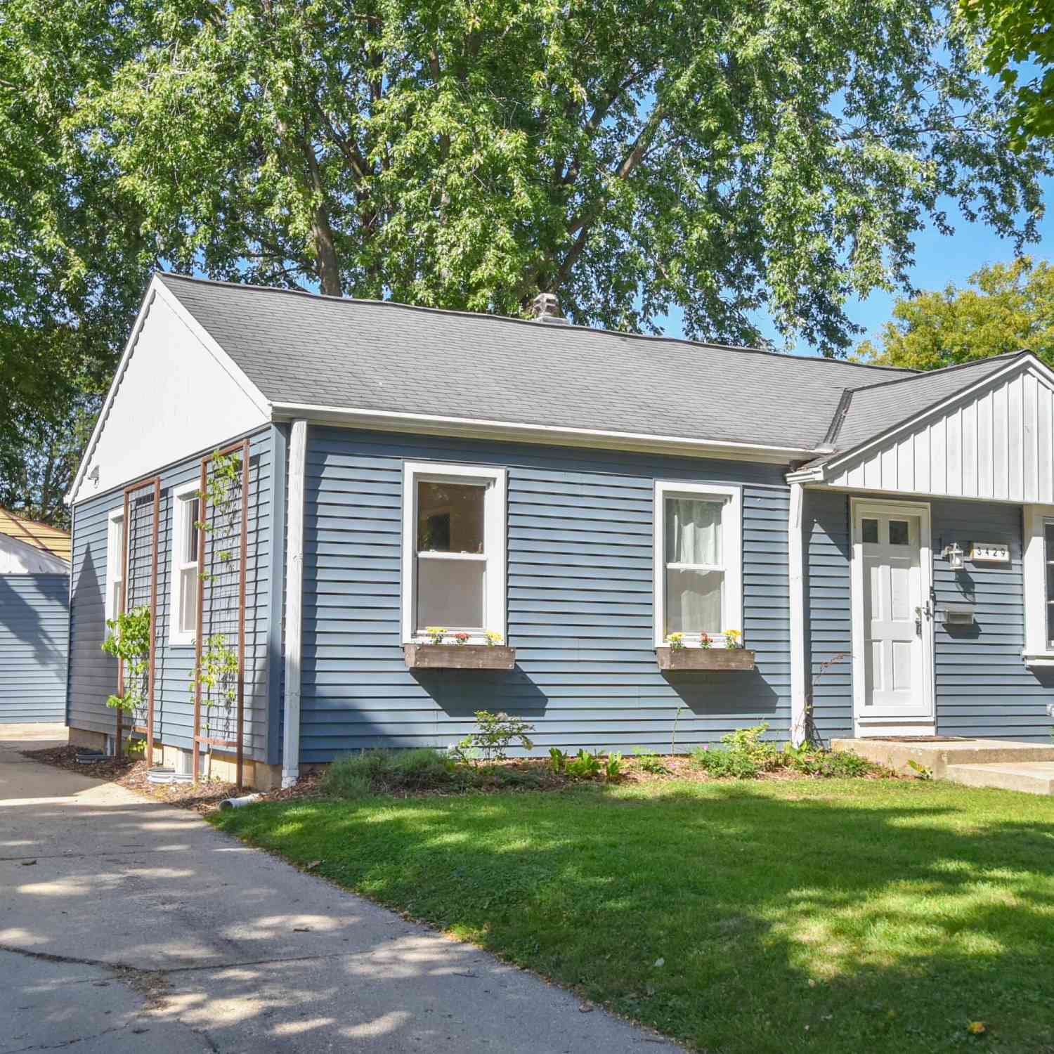 Homes For Sale - 3429 N 95th<br/> Milwaukee, WI 53222