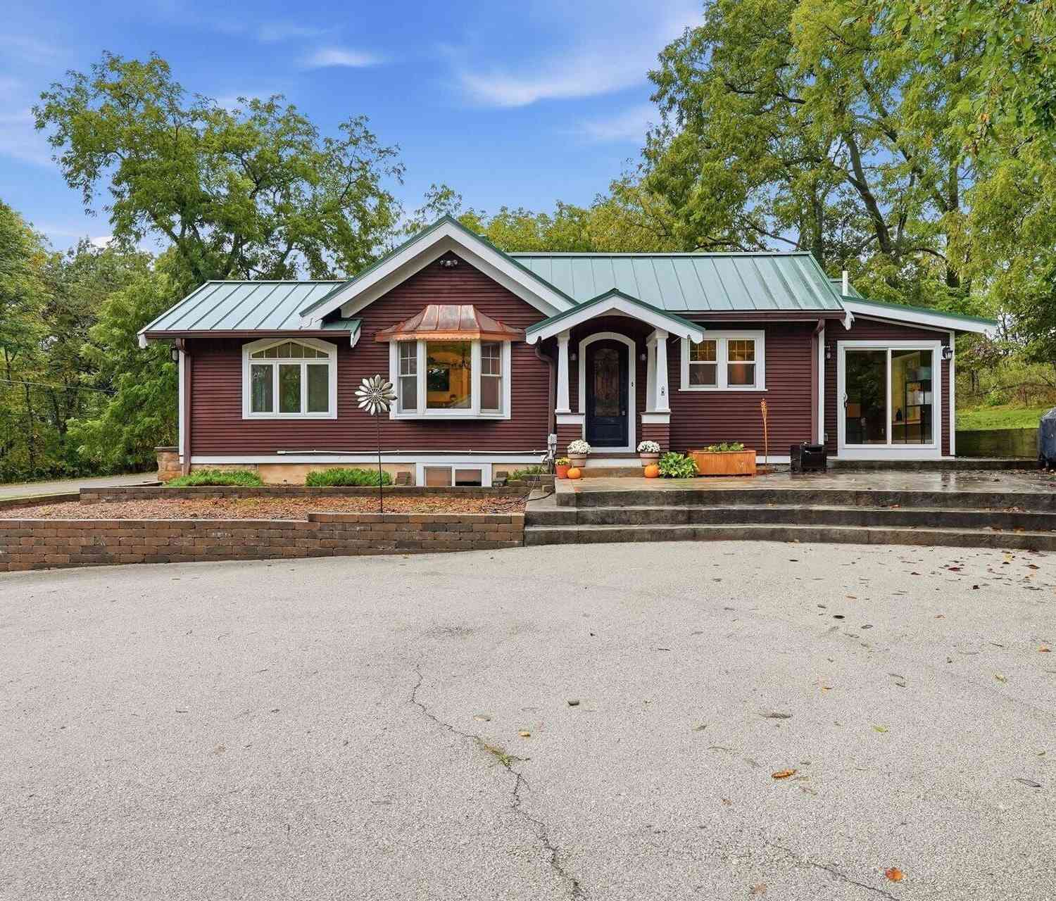 Homes For Sale - N46W29096 Capitol<br/> Delafield, WI 53029