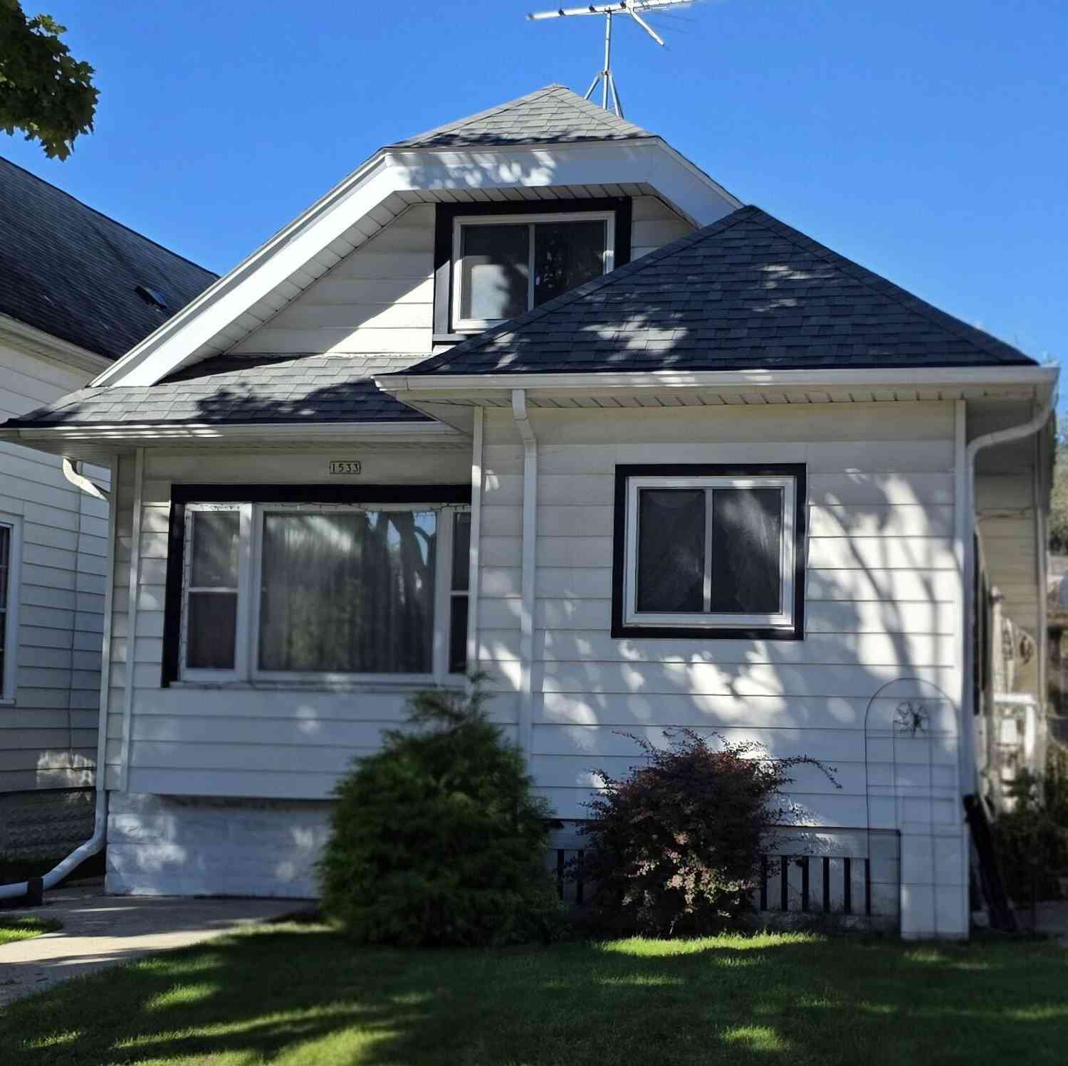 Homes For Sale - 1533 S 72nd<br/> Milwaukee County, West Allis, WI 53214