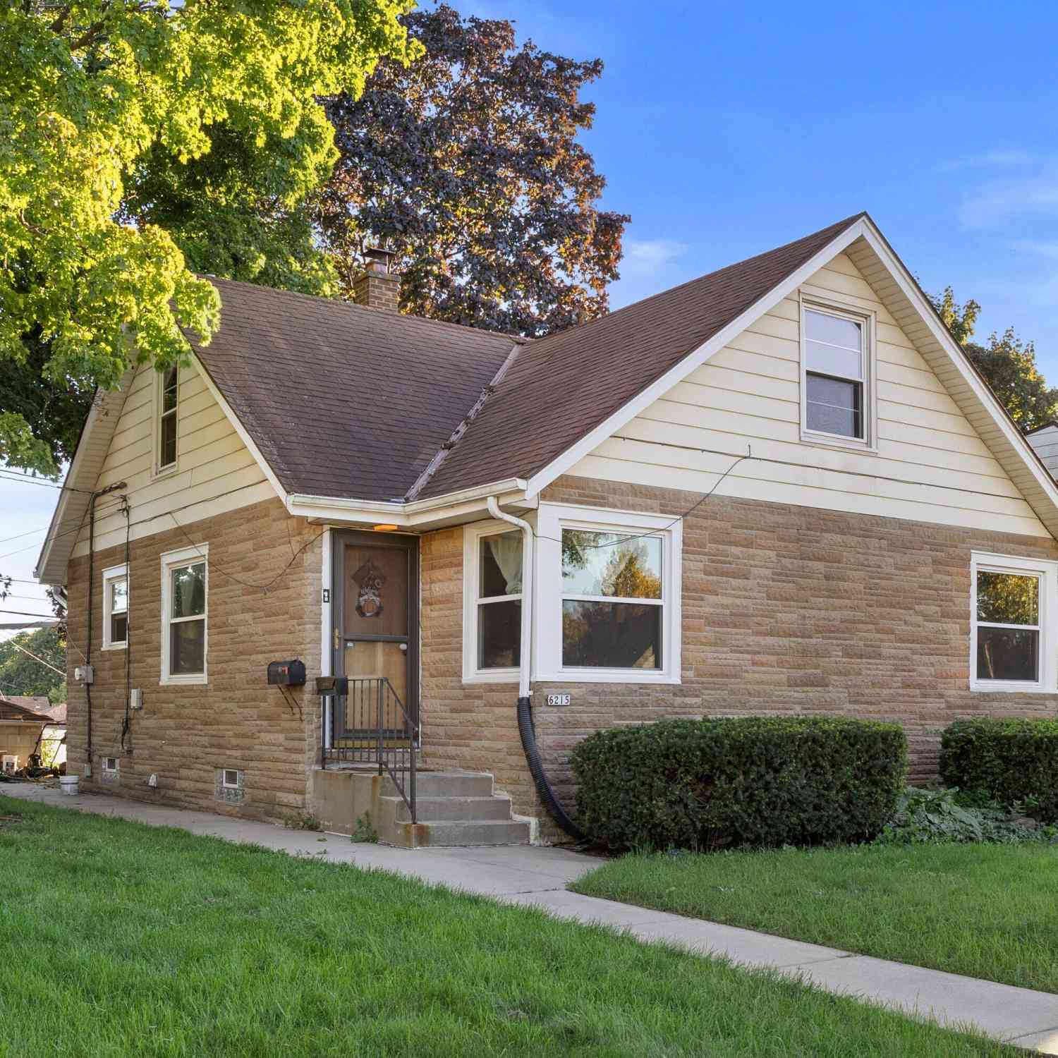 Homes For Sale - 6215 W Arthur<br/> West Allis, WI 53219