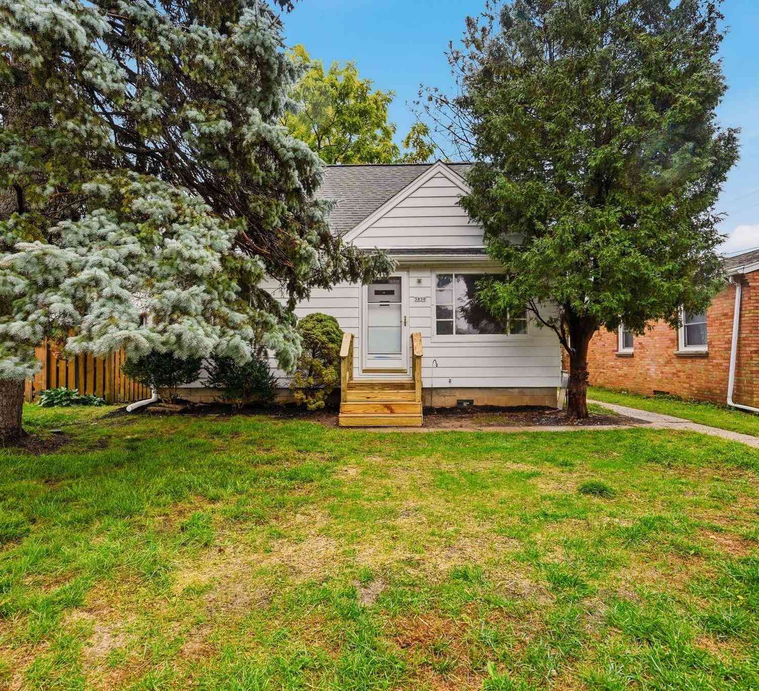 Homes For Sale - 3850 S 53rd<br/> Milwaukee, WI 53220