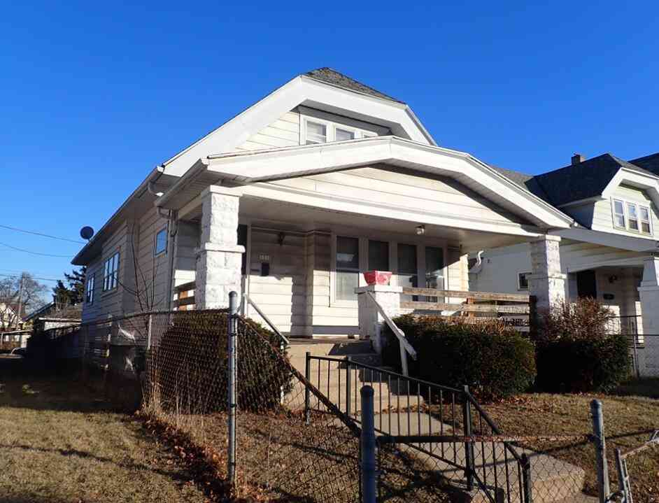 Homes For Sale - 1318 W Ring<br/> Milwaukee County, Milwaukee, WI 53206