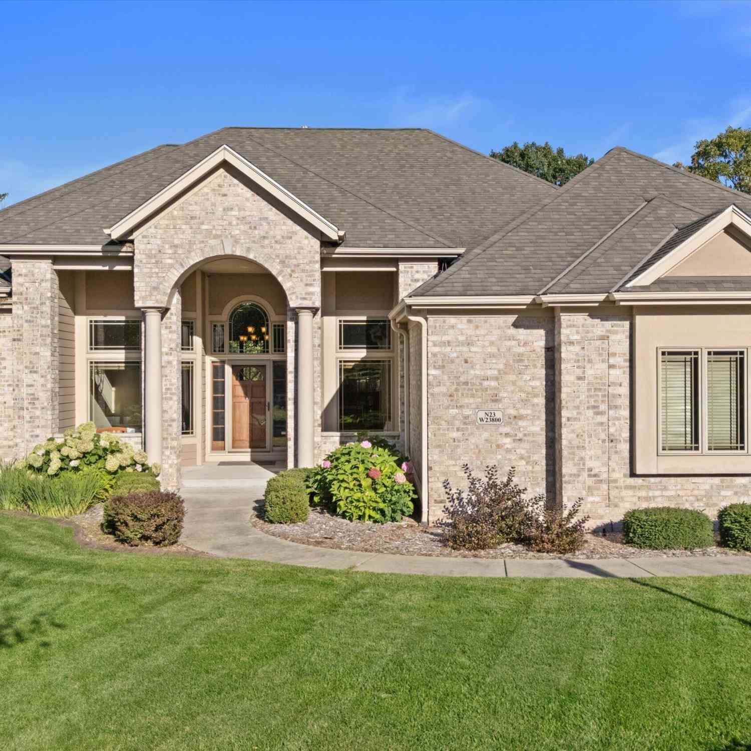 Homes For Sale - N23W23800 Talon<br/> Waukesha County, Pewaukee, WI 53188