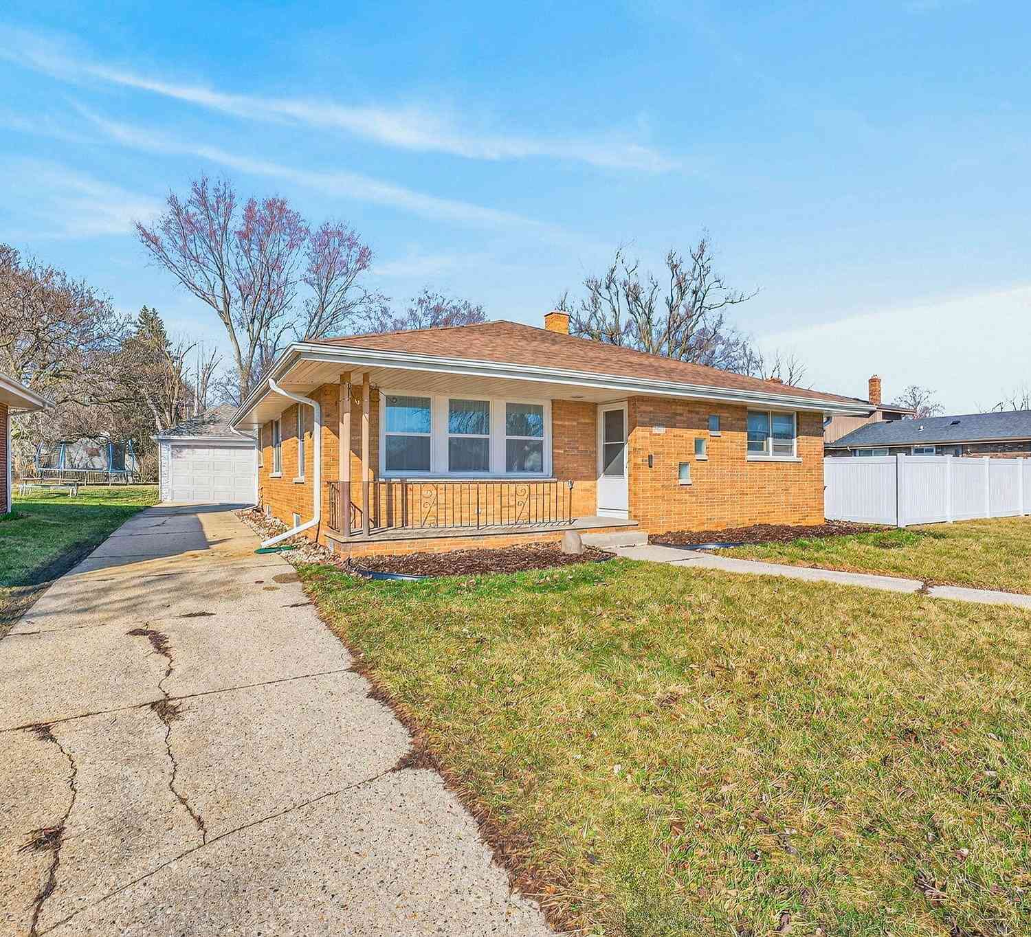Homes For Sale - 5402 39th<br/> Kenosha County, Kenosha, WI 53144