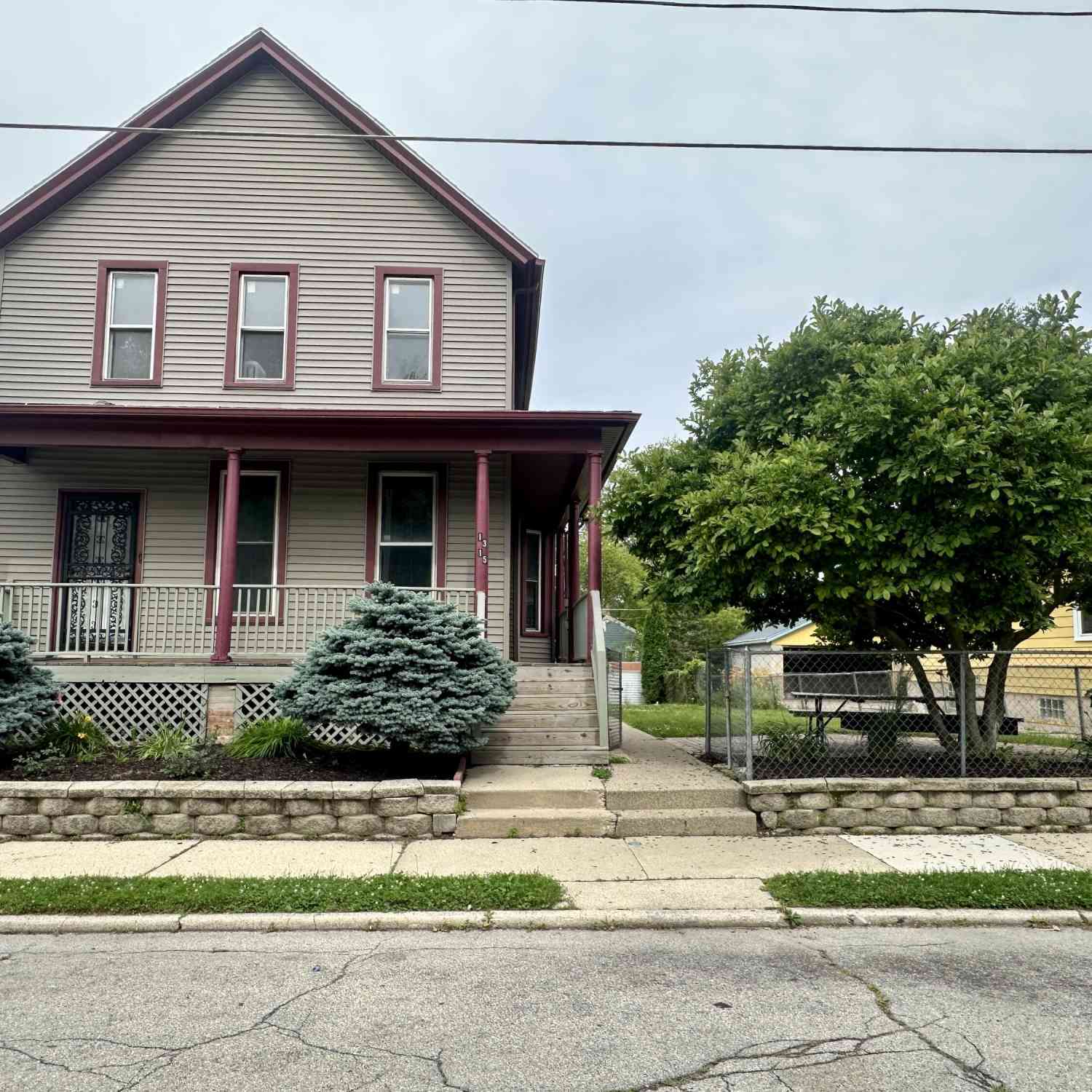 Homes For Sale - 1315 Howe<br/> Racine, WI 53403