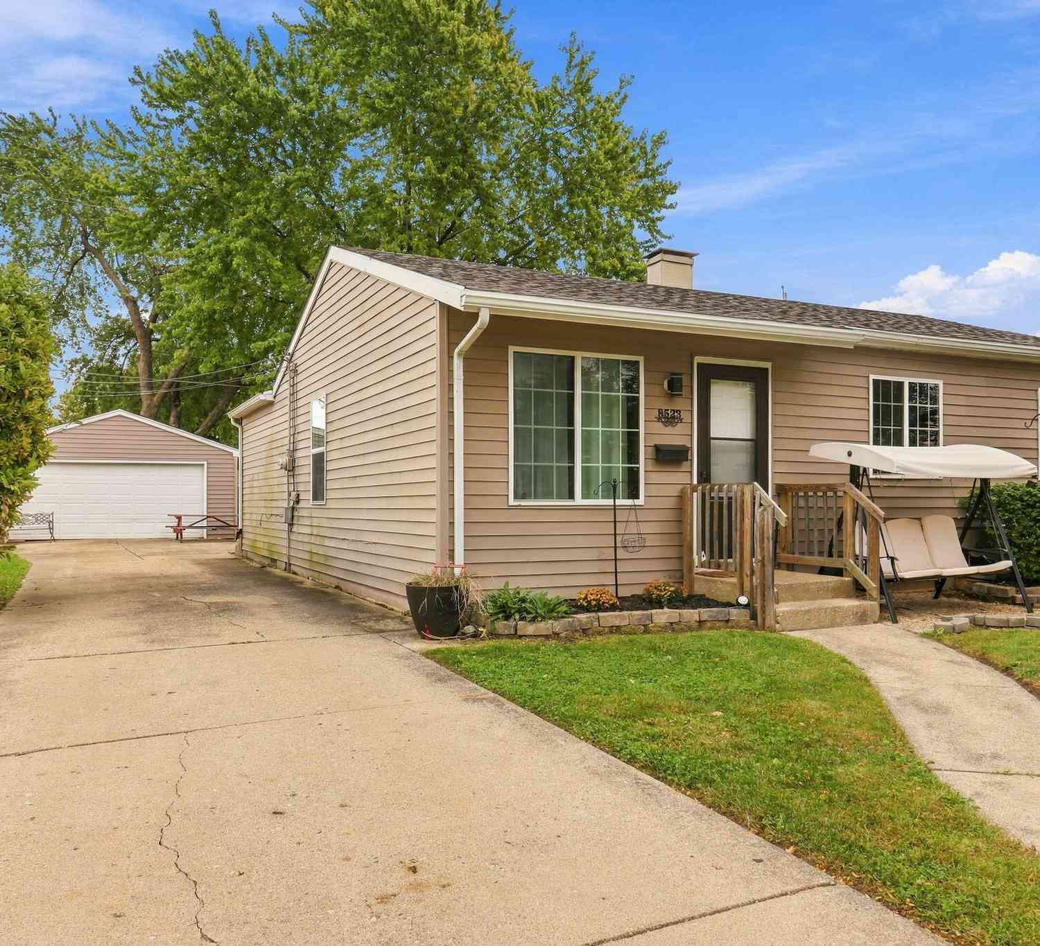 Homes For Sale - 8523 21st<br/> Kenosha County, Kenosha, WI 53143