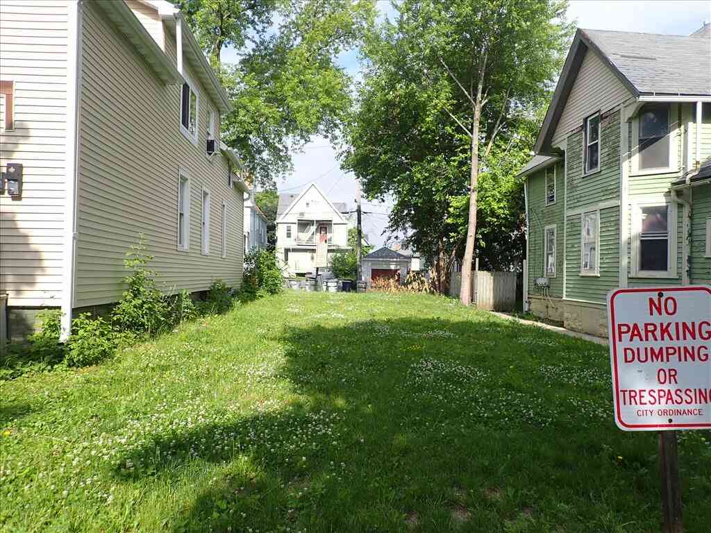 Vacant Land For Sale - 231 N 37th<br/> Milwaukee, WI 53208