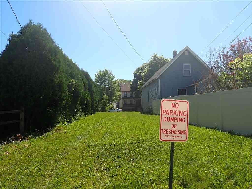 Vacant Land For Sale - 1945 N 19th<br/> Milwaukee, WI 53205