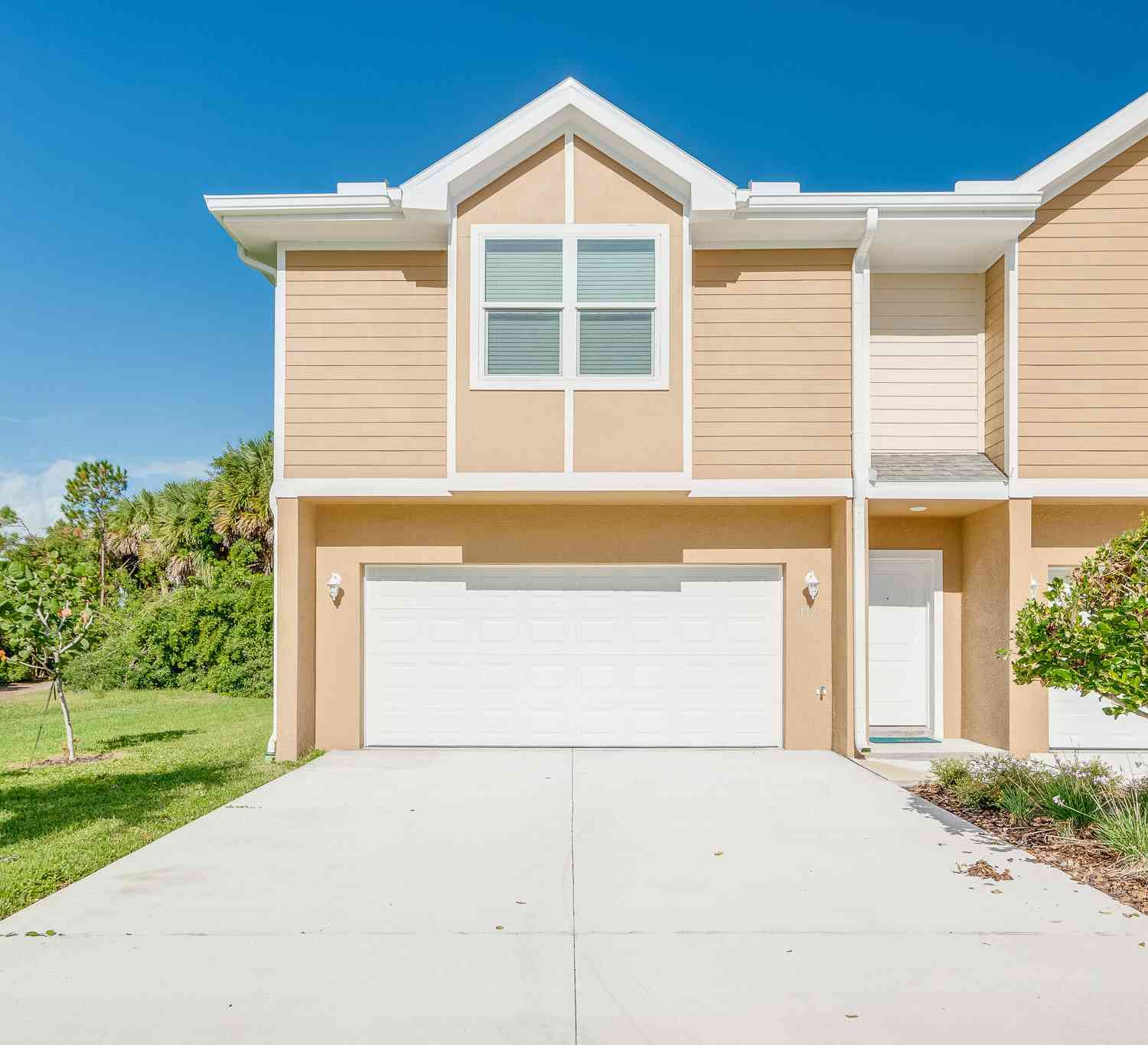 Homes For Sale - 118 Oceans Circle<br/> Daytona Beach Shores, FL 32118