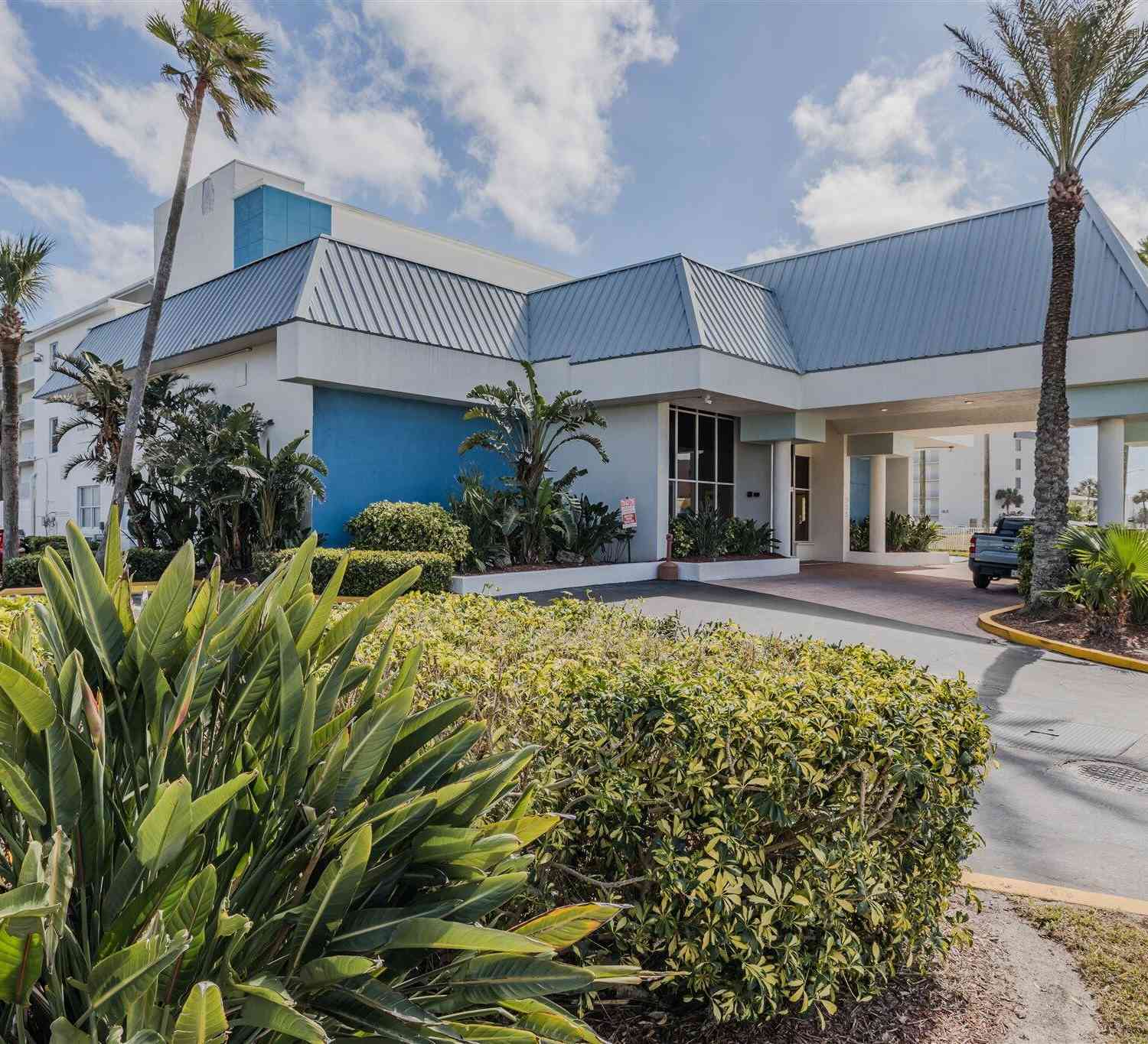 Condo For Sale - 935 S Atlantic Avenue #128<br/> Daytona Beach, FL 32118