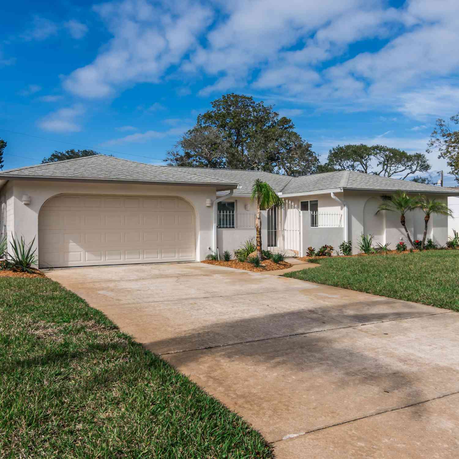 Homes For Sale - 1 Cameo Circle<br/> Ormond Beach, FL 32174
