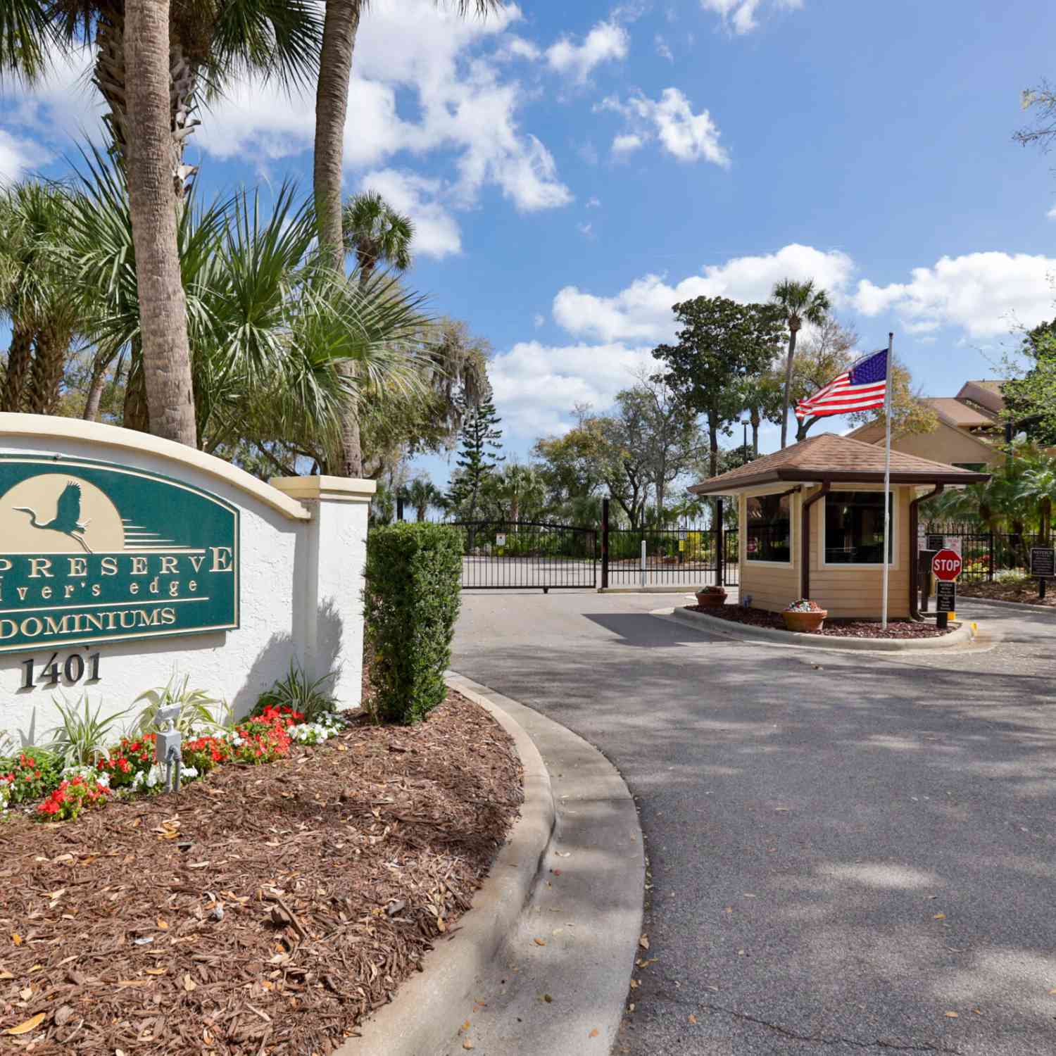 Condo For Sale - 1401 S Palmetto Avenue #109<br/> Daytona Beach, FL 32114