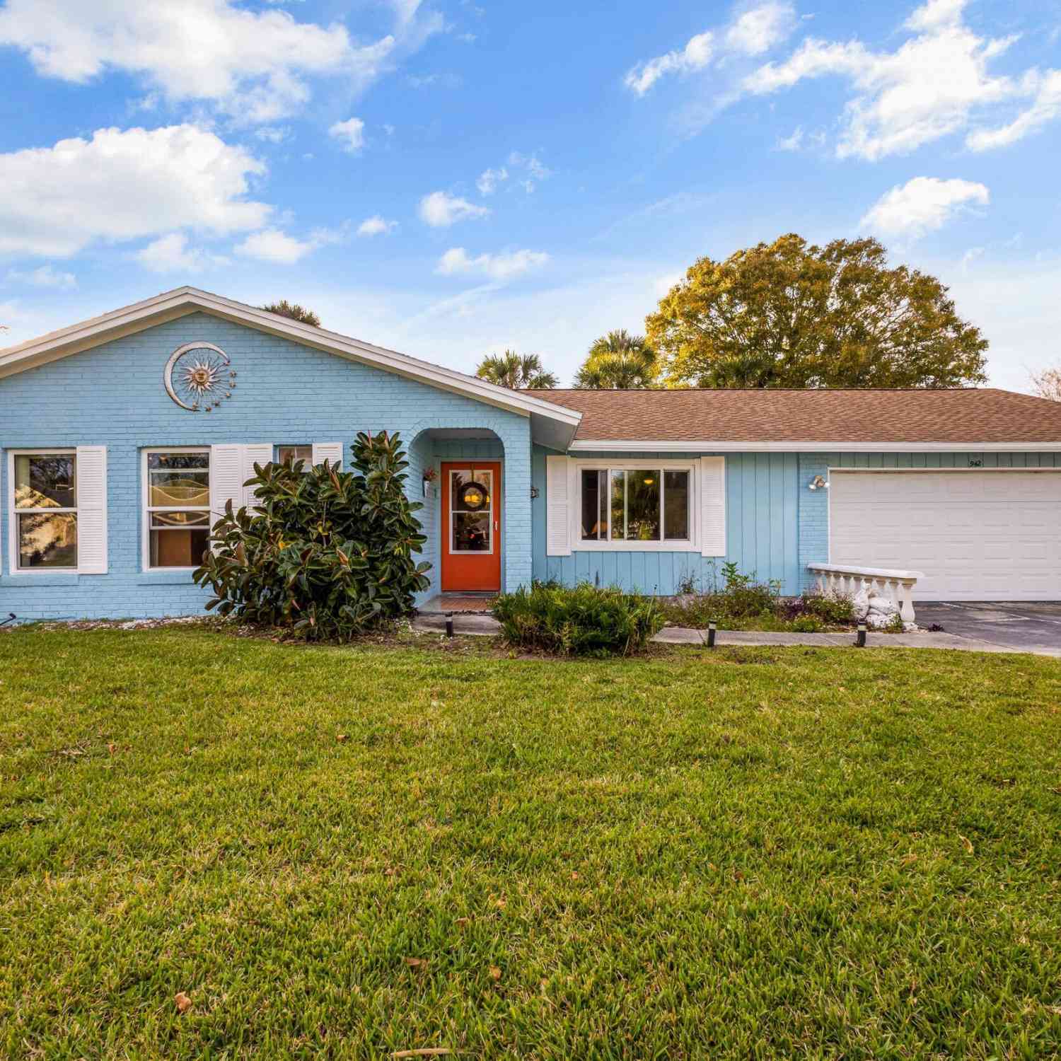Homes For Sale - 942 Sandle Wood Drive<br/> Port Orange, FL 32127
