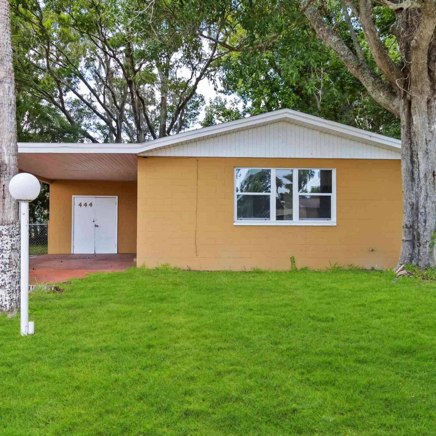 Homes For Sale - 444 S Caroline Street<br/> Daytona Beach, FL 32114
