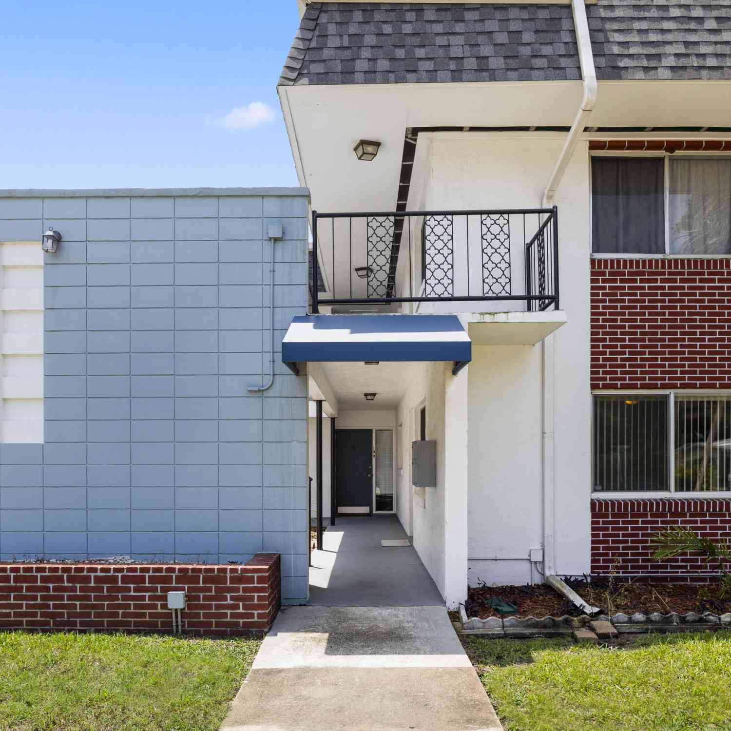 Condo For Sale - 303 Ridge Boulevard #110<br/> Volusia County, South Daytona, FL 32119