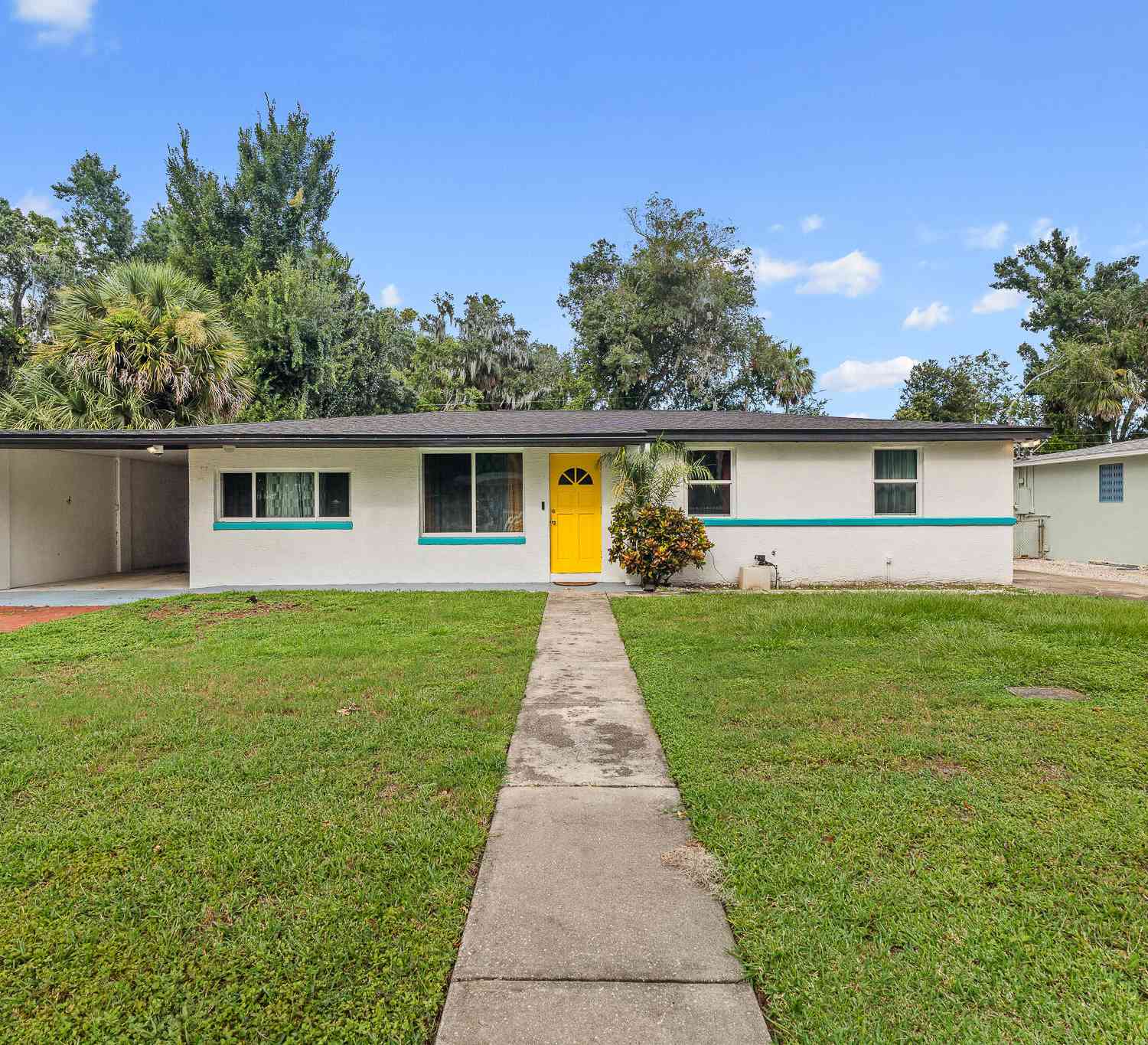 Homes For Sale - 617 S Seneca Boulevard<br/> Daytona Beach, FL 32114