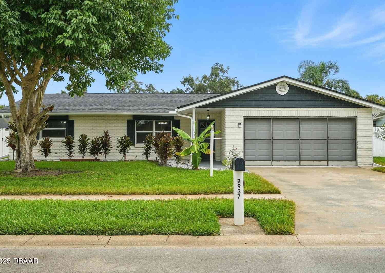 Homes For Sale - 2937 Carriage Drive<br/> South Daytona, FL 32119