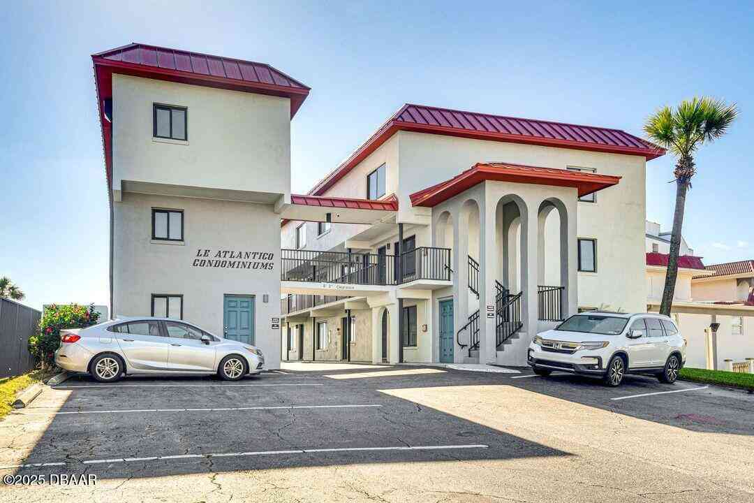 Condo For Sale - 1404 N Atlantic Avenue #2<br/> Daytona Beach, FL 32118