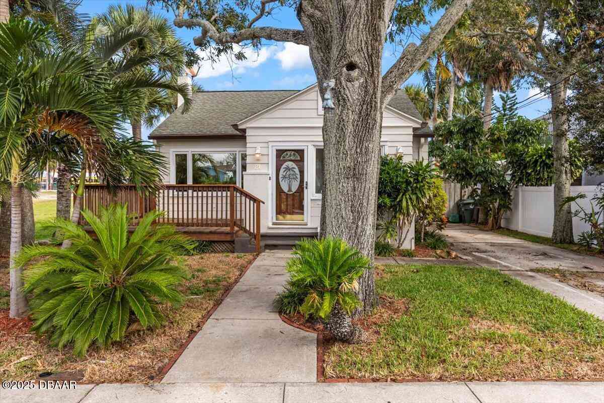 Homes For Sale - 21 S Halifax Avenue<br/> Daytona Beach, FL 32118