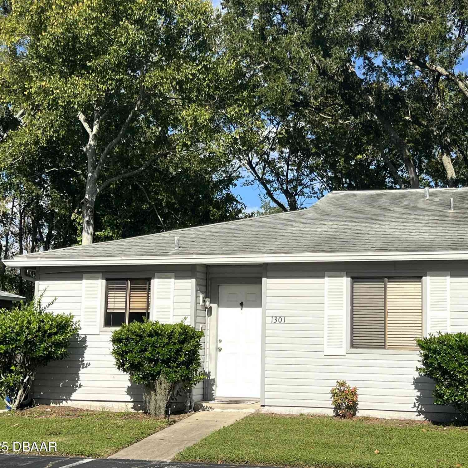 Townhouse For Sale - 1301 Deer Springs Road<br/> Port Orange, FL 32129