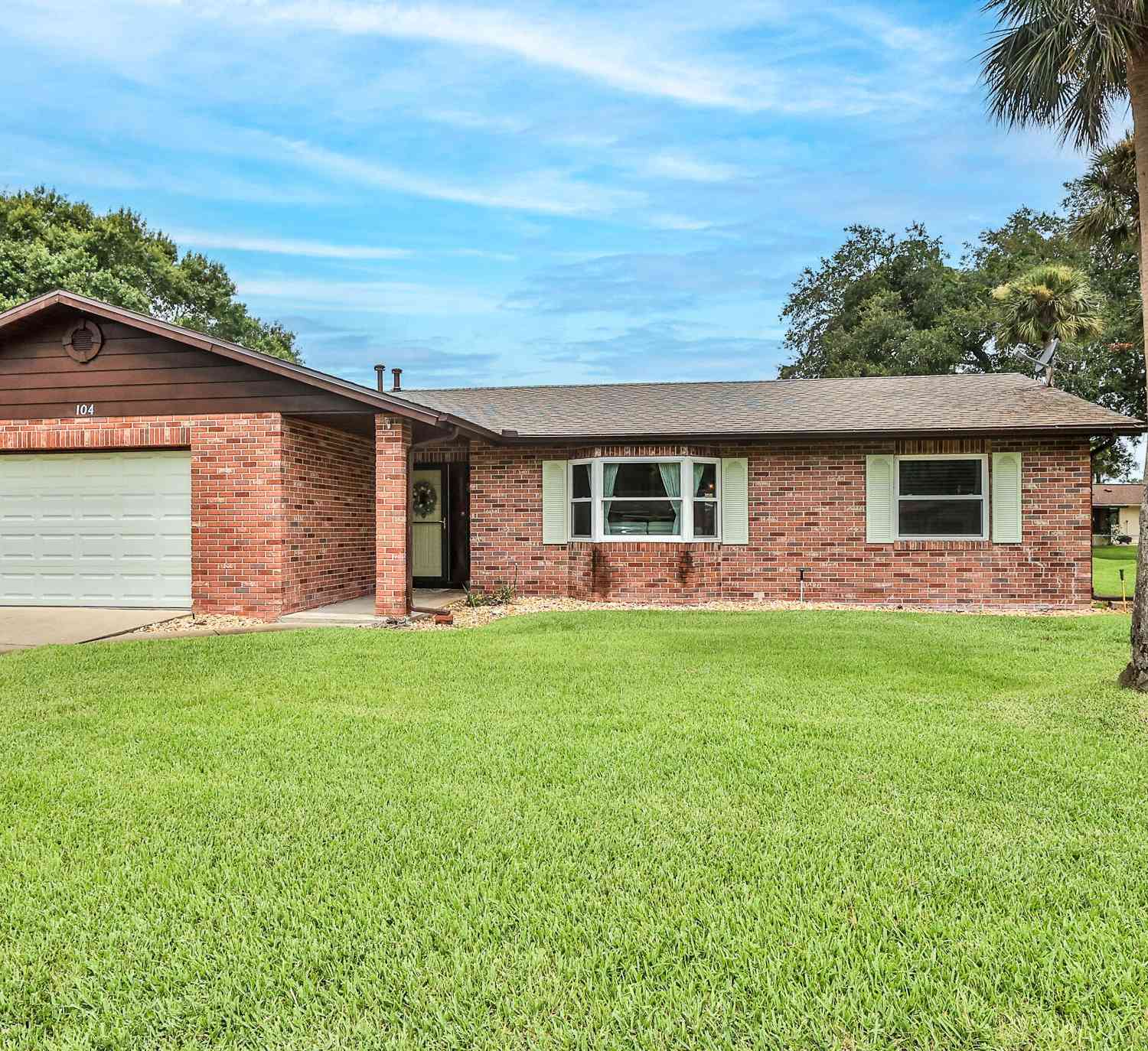 Homes For Sale - 104 Nathan Hale Court<br/> Daytona Beach, FL 32119