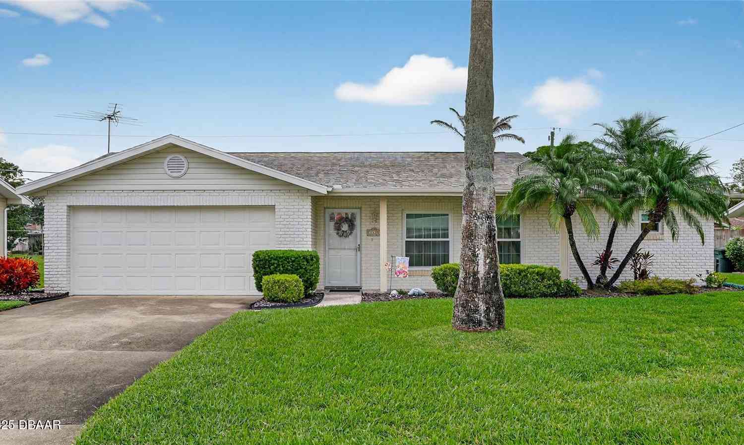 Homes For Sale - 1125 Sunland Road<br/> Daytona Beach, FL 32114