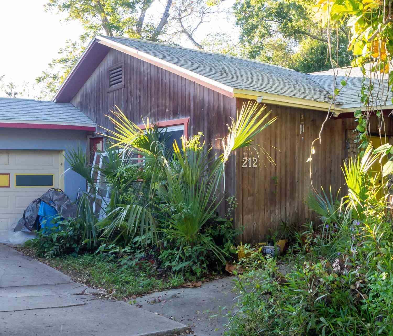 Homes For Sale - 212 Strawberry Lane<br/> Daytona Beach, FL 32117