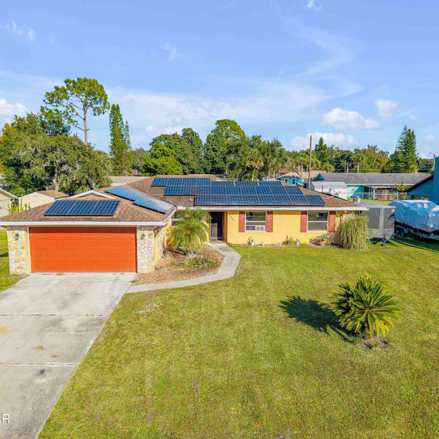 Homes For Sale - 2425 Travelers Palm Drive<br/> Edgewater, FL 32141