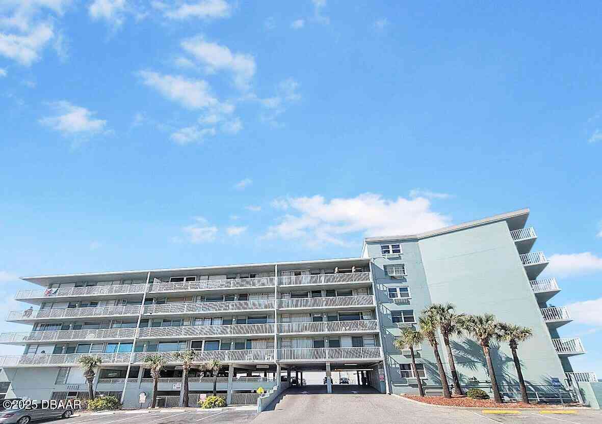 Condo For Sale - 800 N Atlantic Avenue #519<br/> Daytona Beach, FL 32118