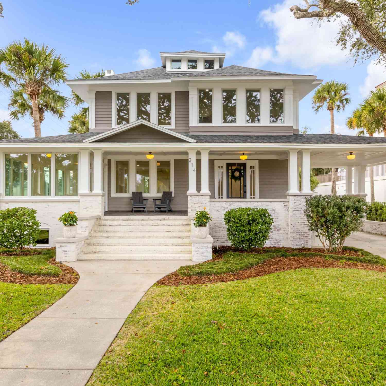 Homes For Sale - 214 S Riverside Drive<br/> New Smyrna Beach, FL 32168