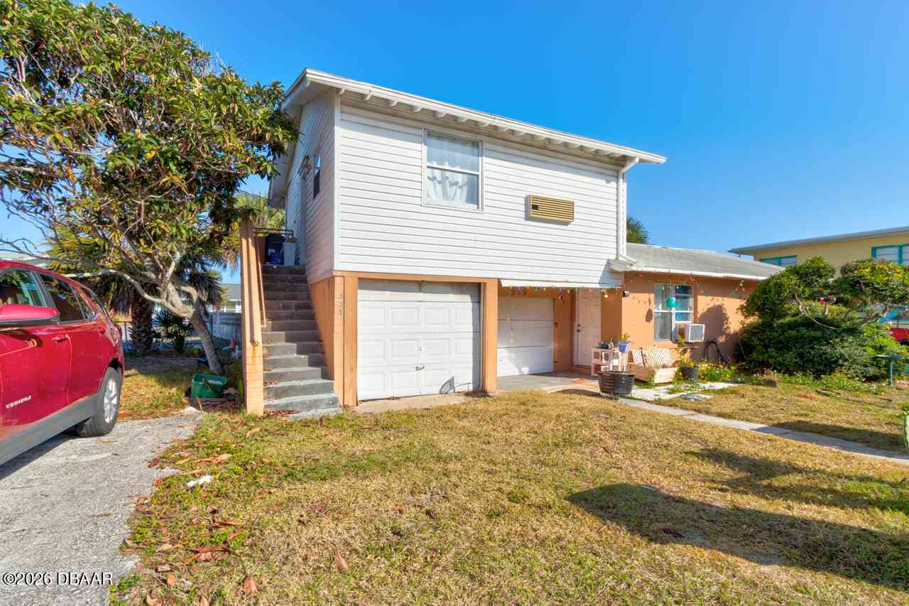 Homes For Sale - 533 Eastwood Lane<br/> Daytona Beach, FL 32118