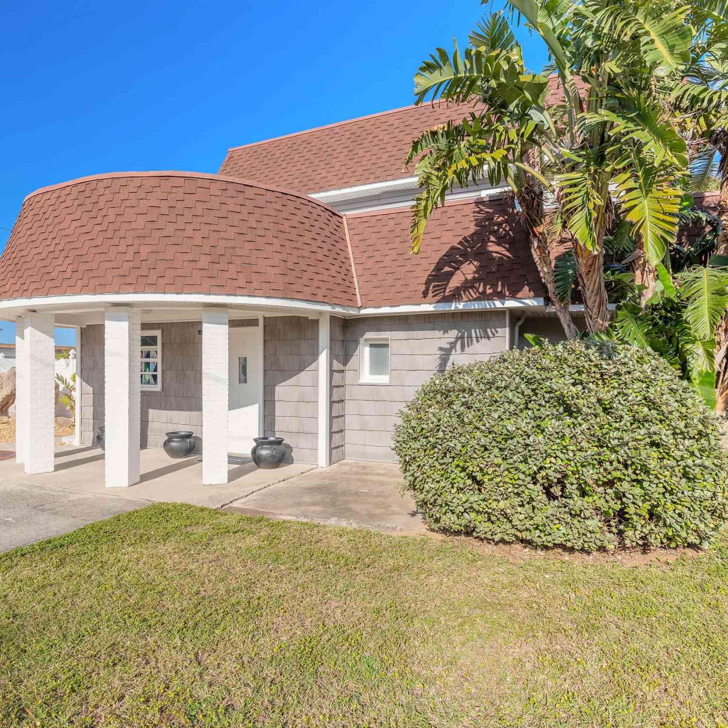 Homes For Sale - 2900 S Peninsula Drive<br/> Daytona Beach, FL 32118