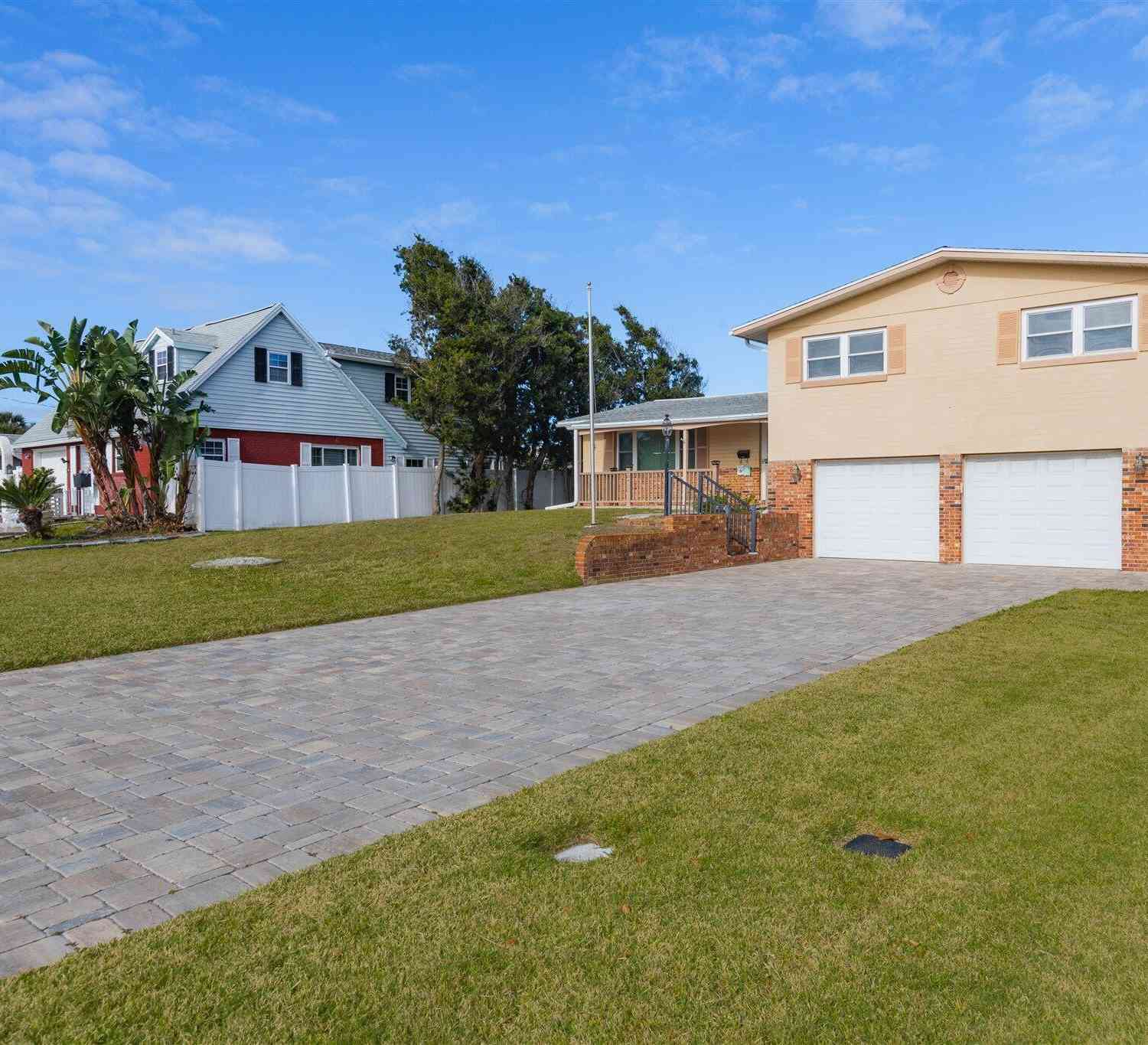 Homes For Sale - 209 Standish Drive<br/> Ormond Beach, FL 32176