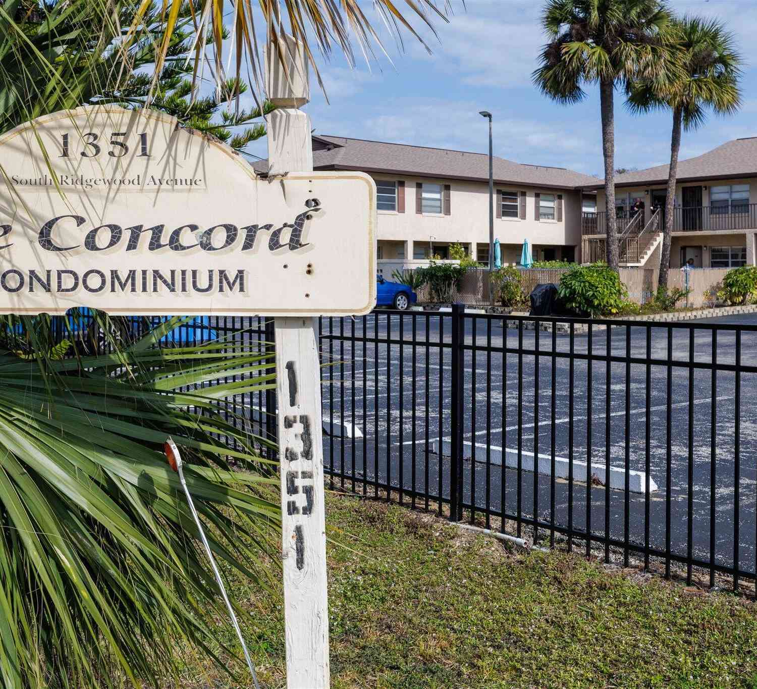 Condo For Sale - 1351 S Ridgewood Avenue #18<br/> Daytona Beach, FL 32114