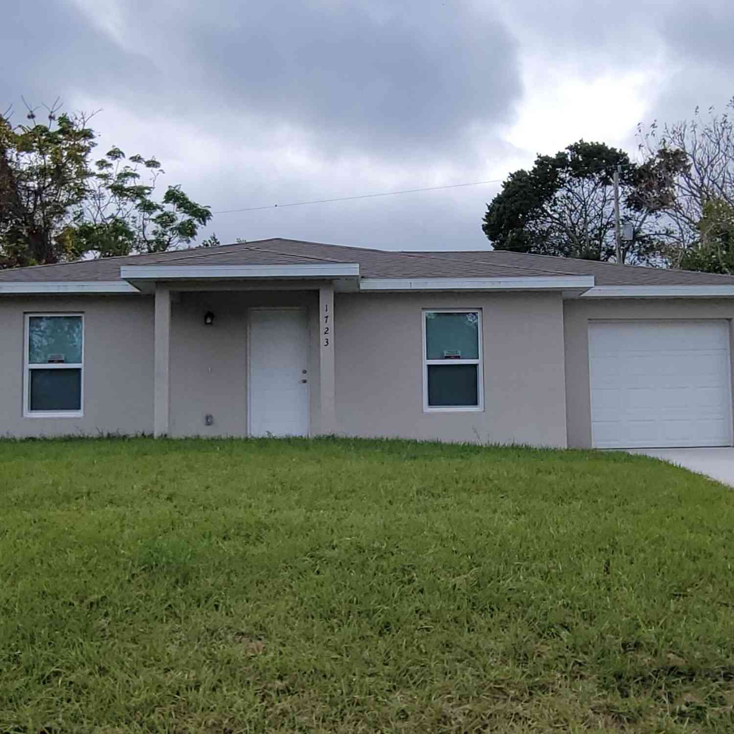 Condo For Sale - 1723 Tallahassee Drive<br/> Daytona Beach, FL 32117