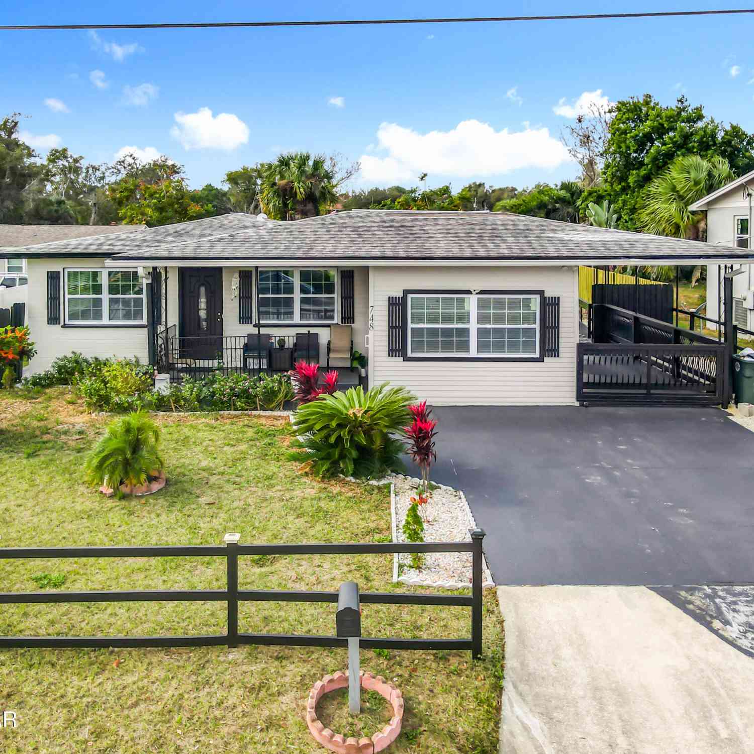 Condo For Sale - 748 White Street<br/> Daytona Beach, FL 32114