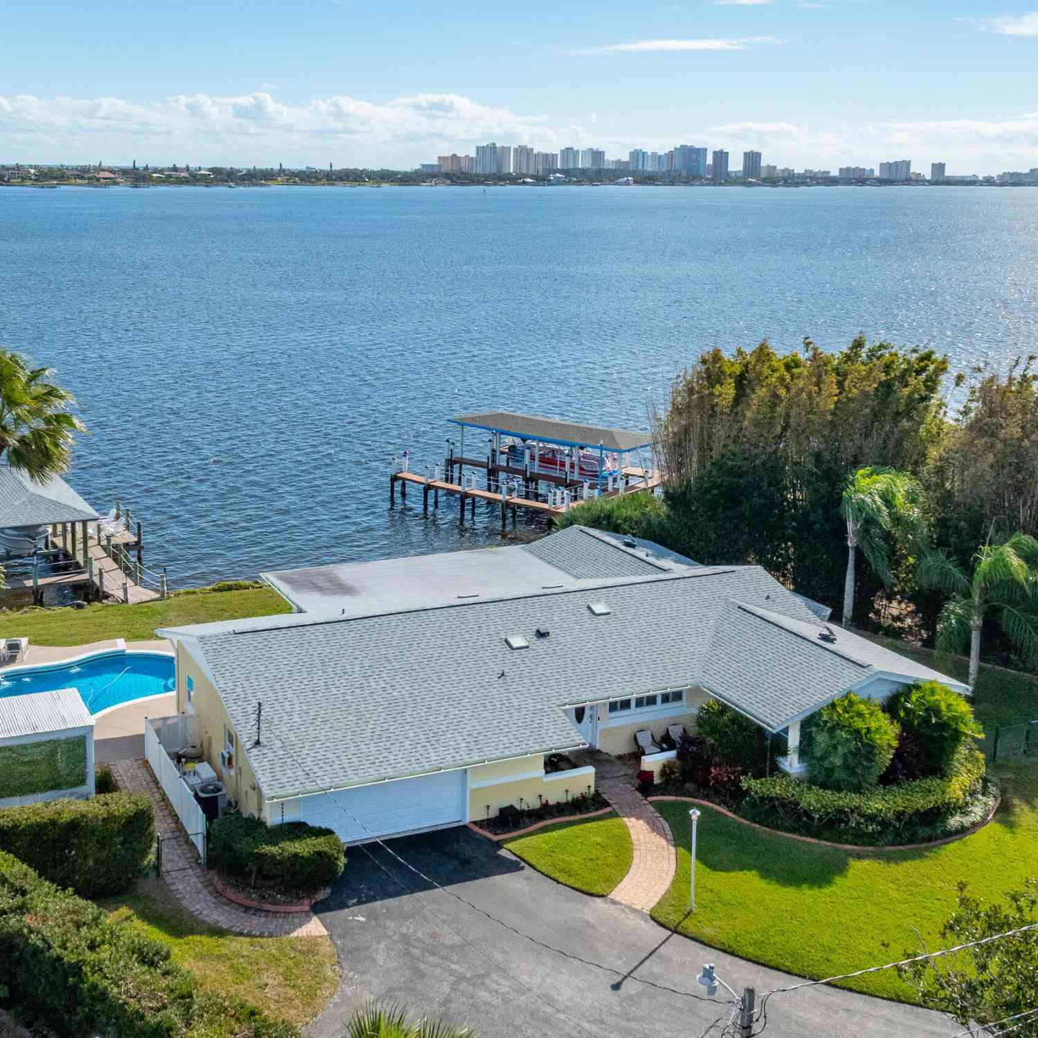 Homes For Sale - 130 Reef Road<br/> South Daytona, FL 32119
