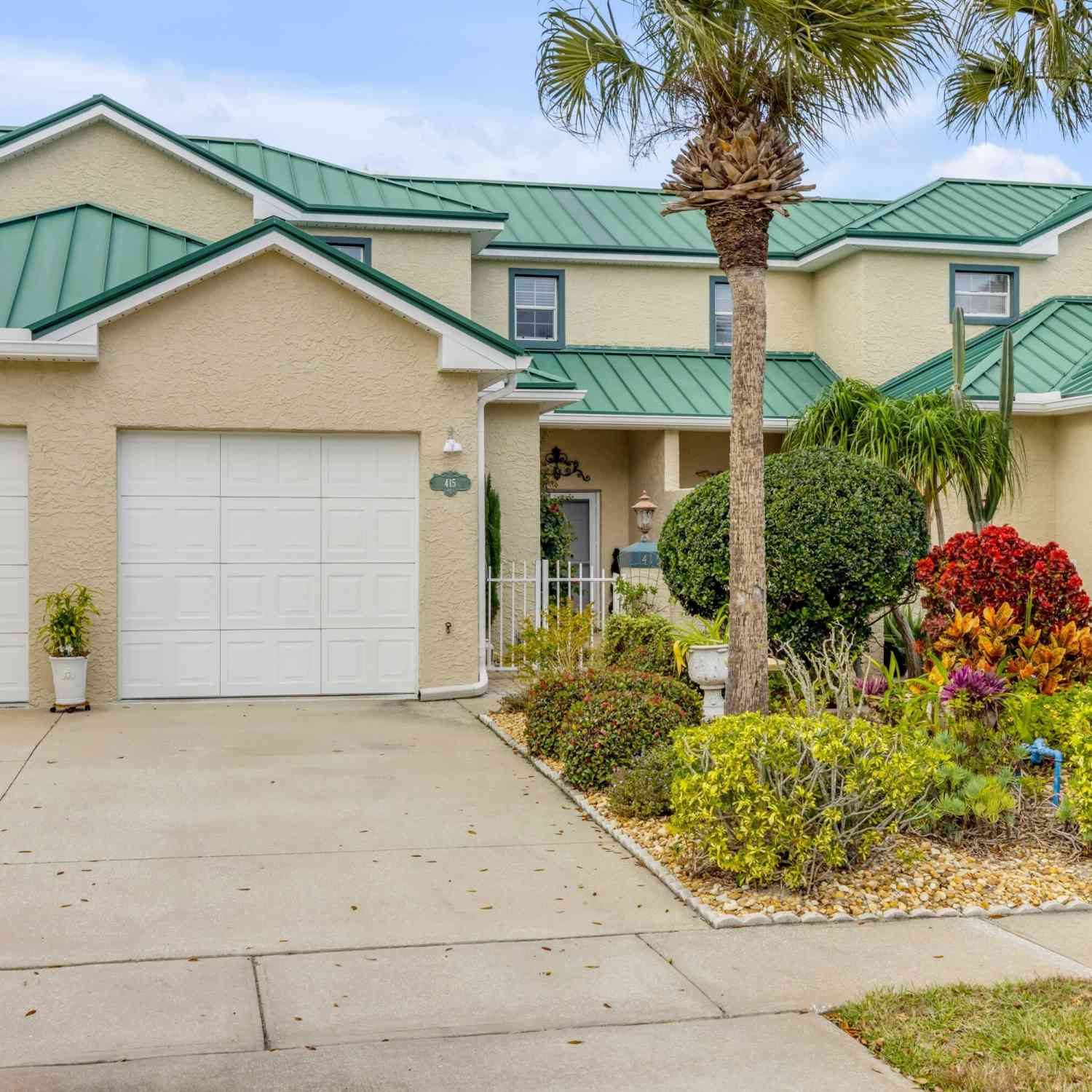 Condo For Sale - 415 Bouchelle Drive<br/> New Smyrna Beach, FL 32169