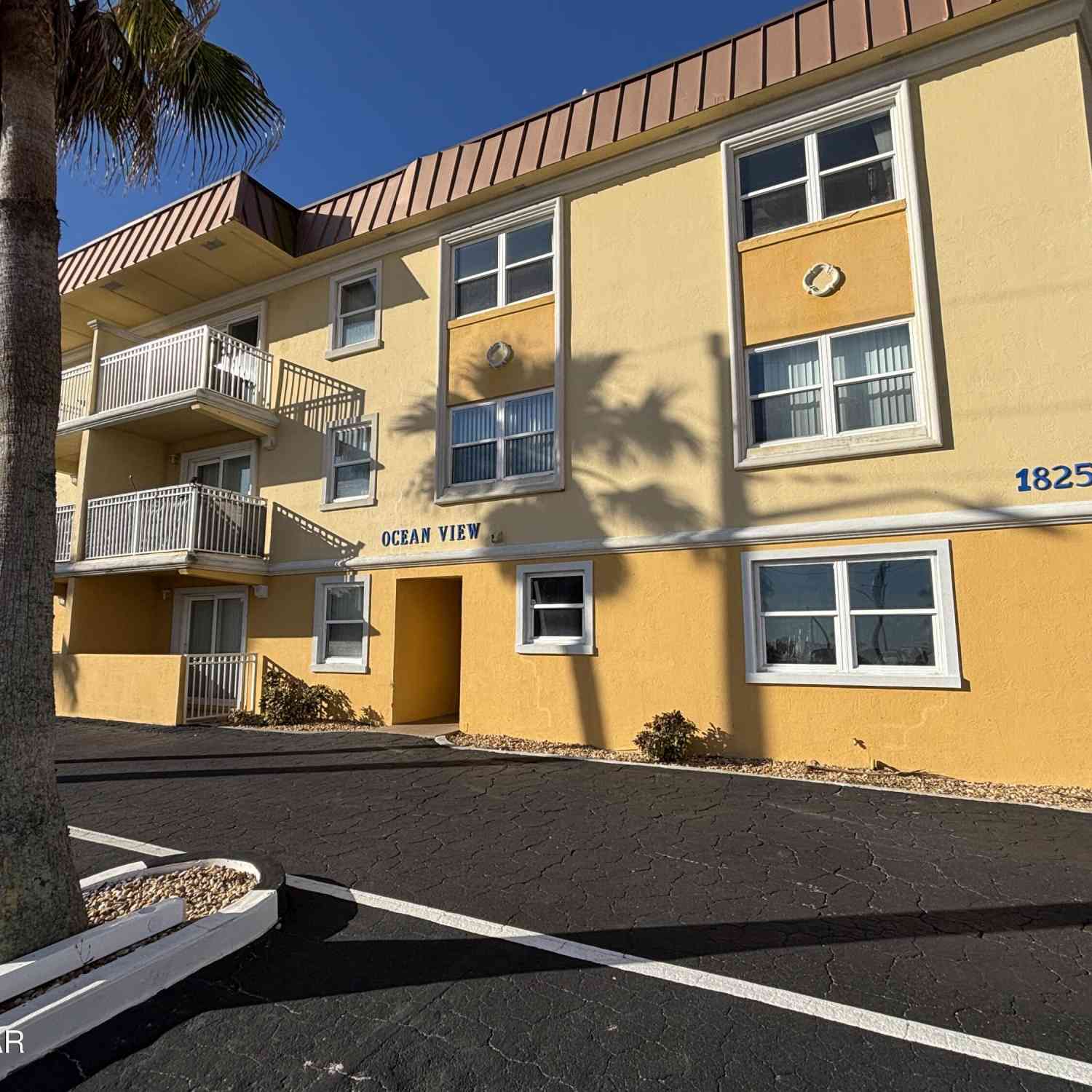 Apartment For Rent - 1825 N Atlantic Avenue<br/> Daytona Beach, FL 32118