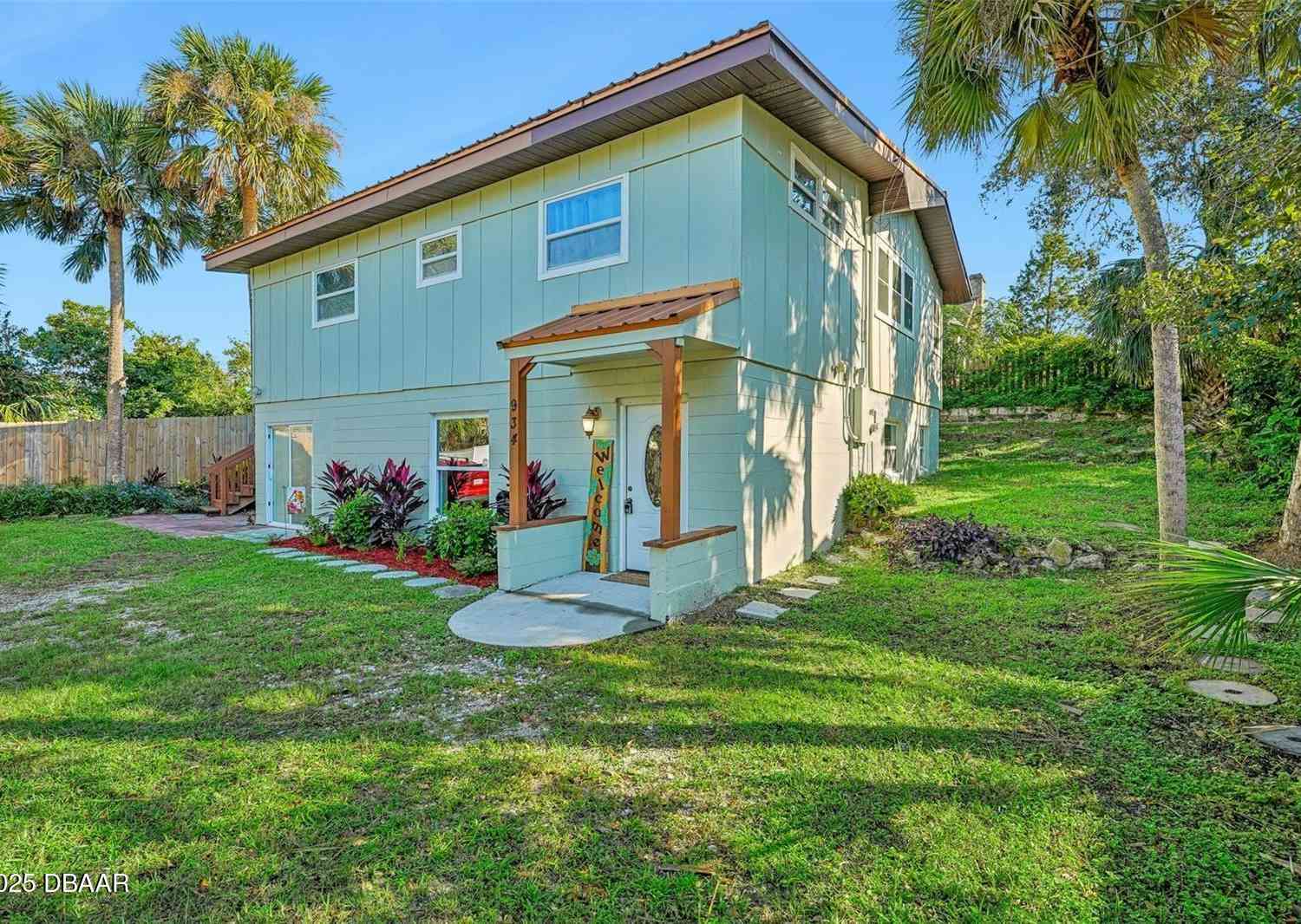 Homes For Sale - 934 N Halifax Avenue<br/> Daytona Beach, FL 32118