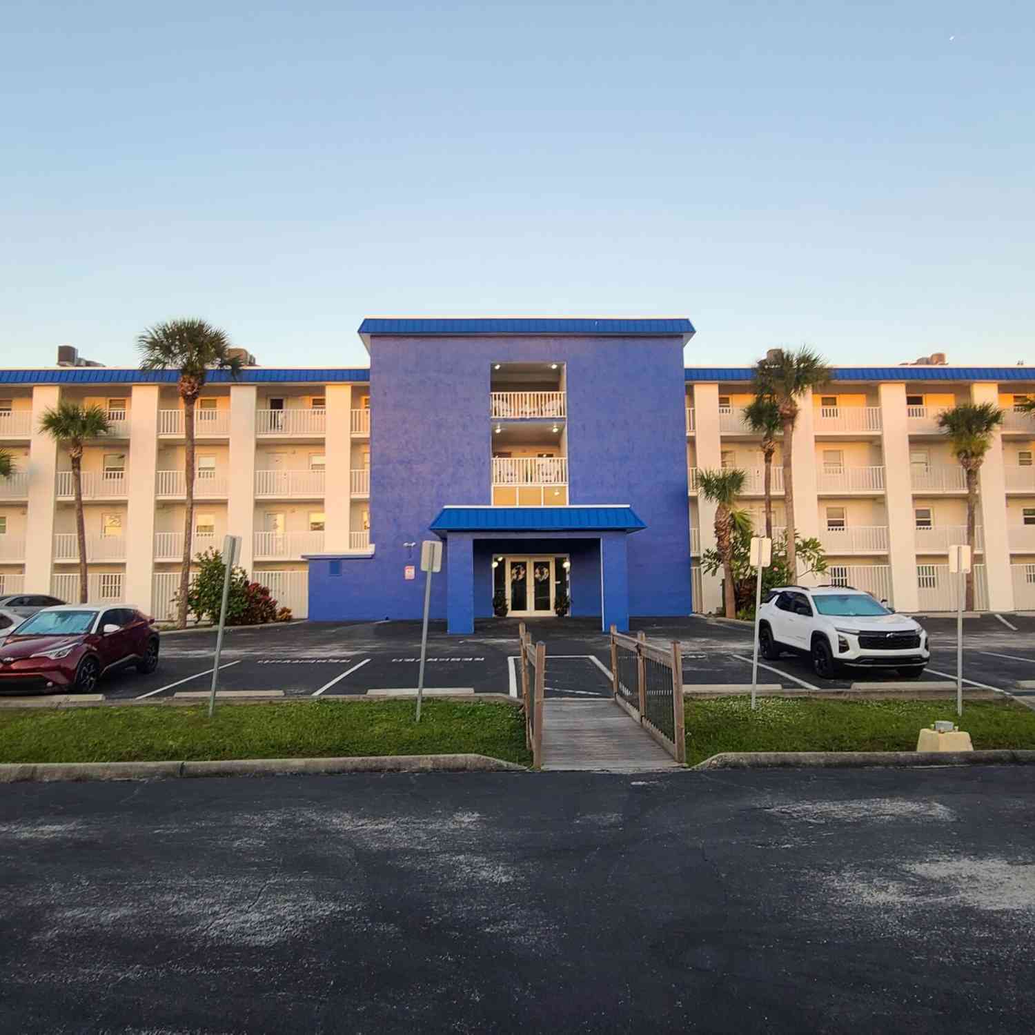 Condo For Rent - 3131 S Ridgewood Avenue #203<br/> South Daytona, FL 32119
