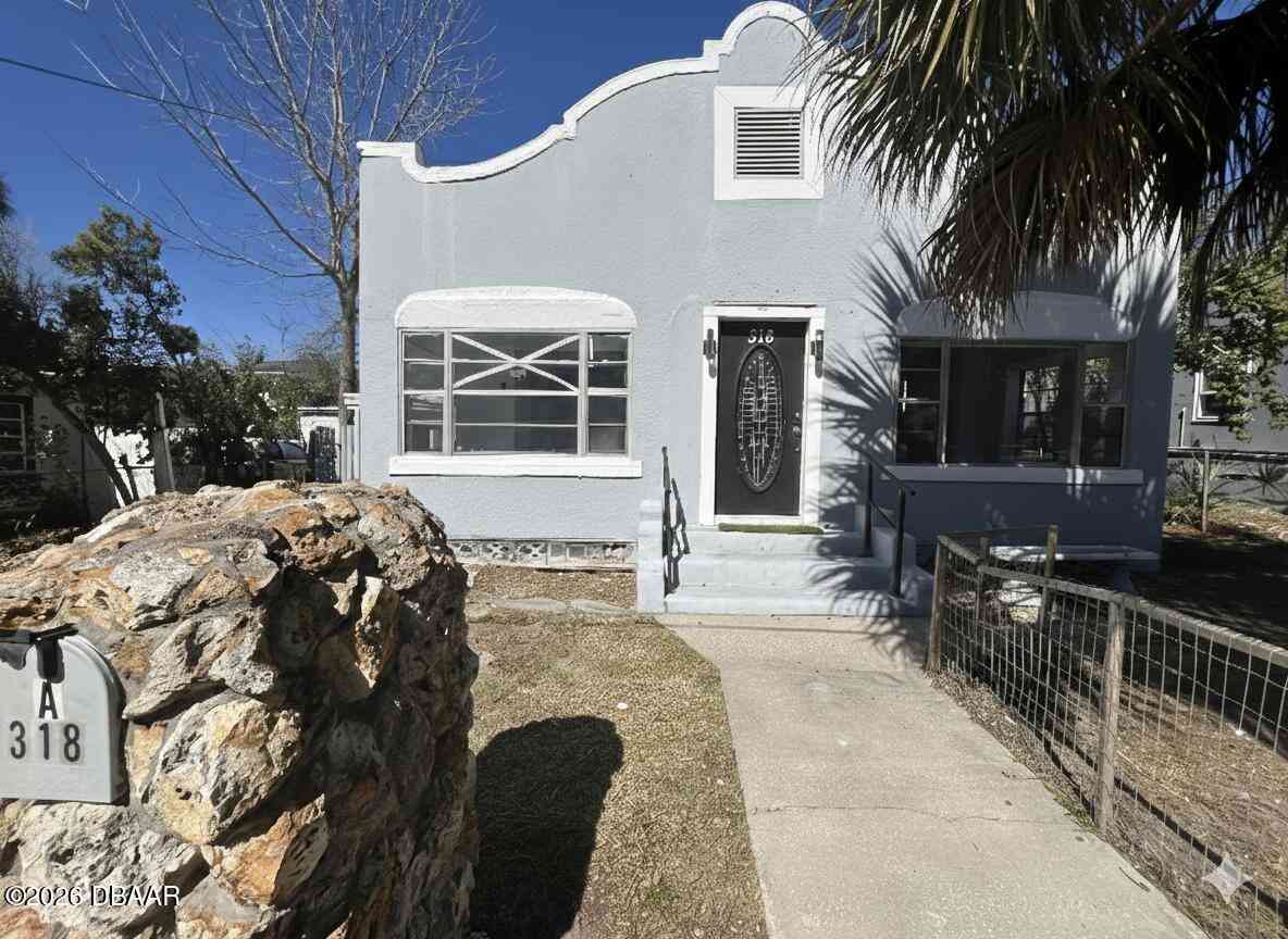 Homes For Sale - 318 Hobart Avenue<br/> Daytona Beach, FL 32114
