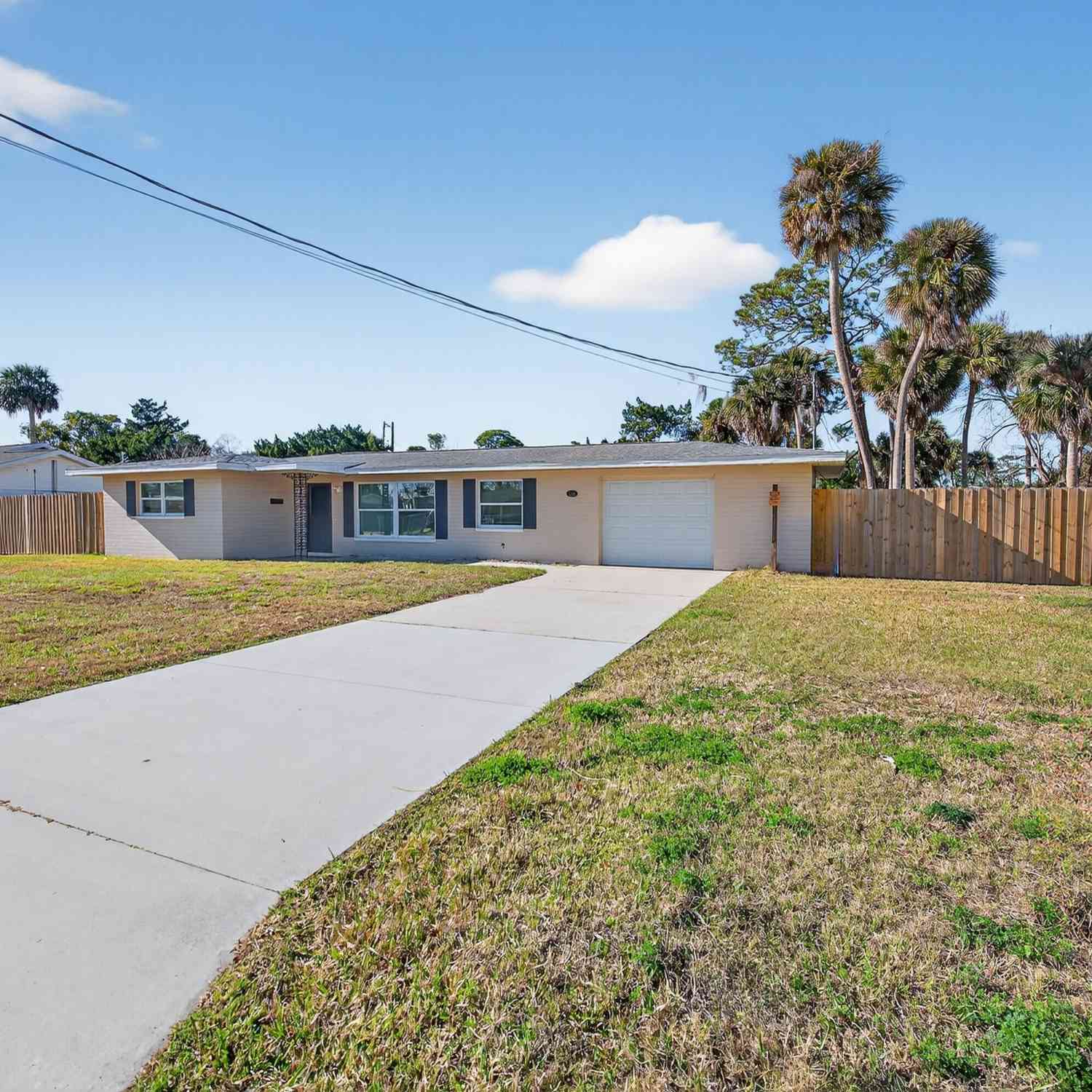 Homes For Sale - 123 W Ocean Avenue<br/> Edgewater, FL 32132
