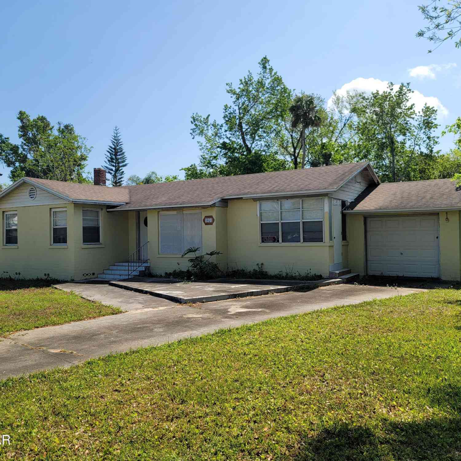 Homes For Sale - 1051 W International Speedway Boulevard<br/> Daytona Beach, FL 32114